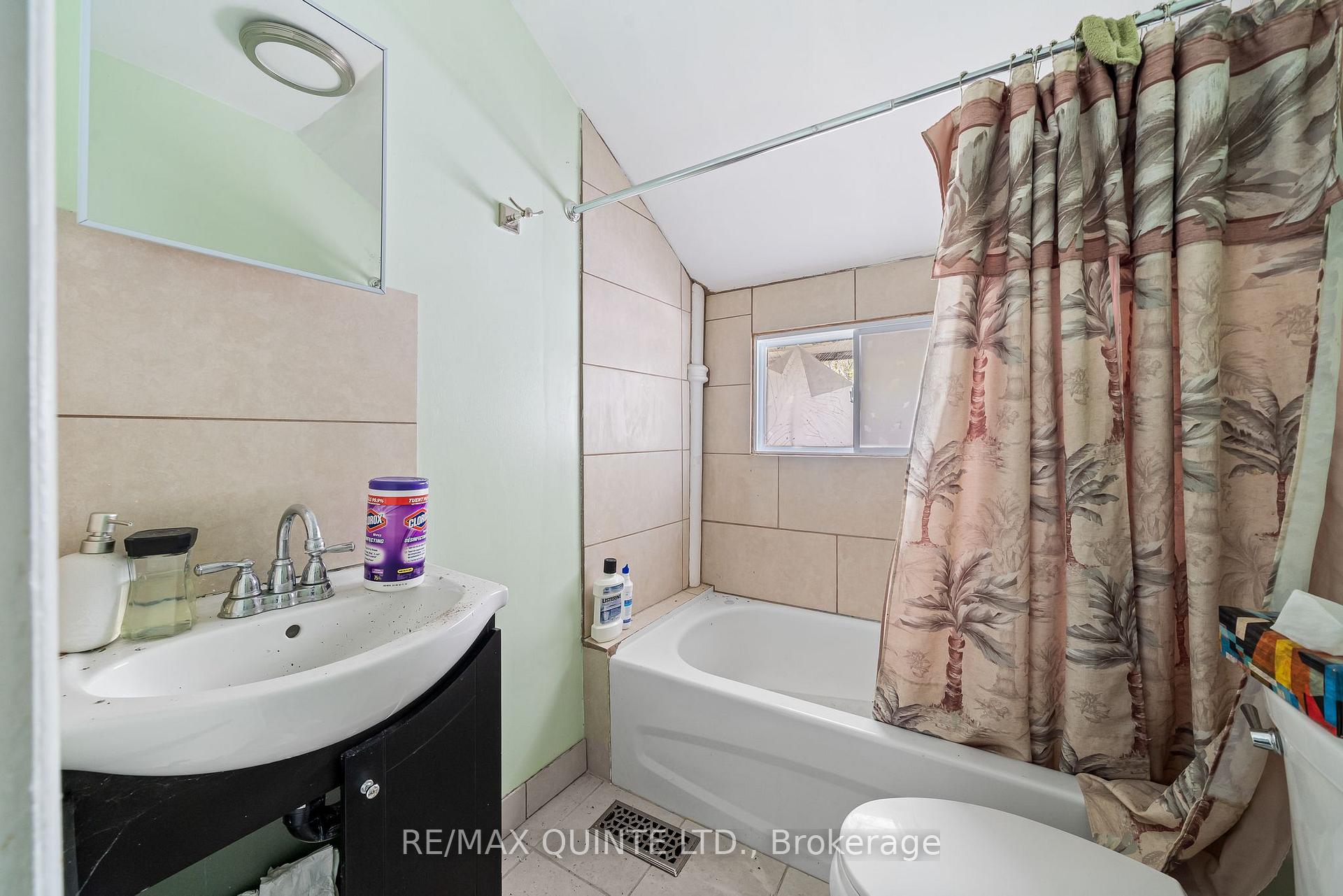 Photo 12 of 90 Gordon Street, Belleville, Belleville Ward — HOMEH