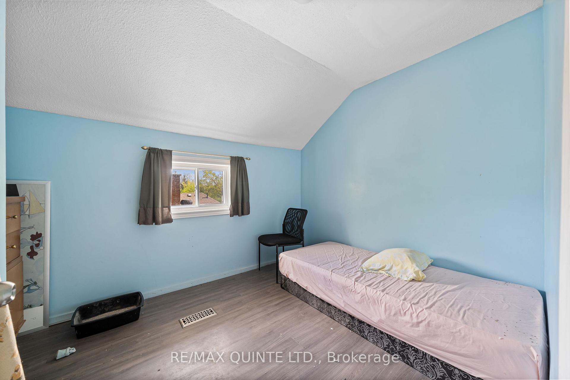 Photo 15 of 90 Gordon Street, Belleville, Belleville Ward — HOMEH