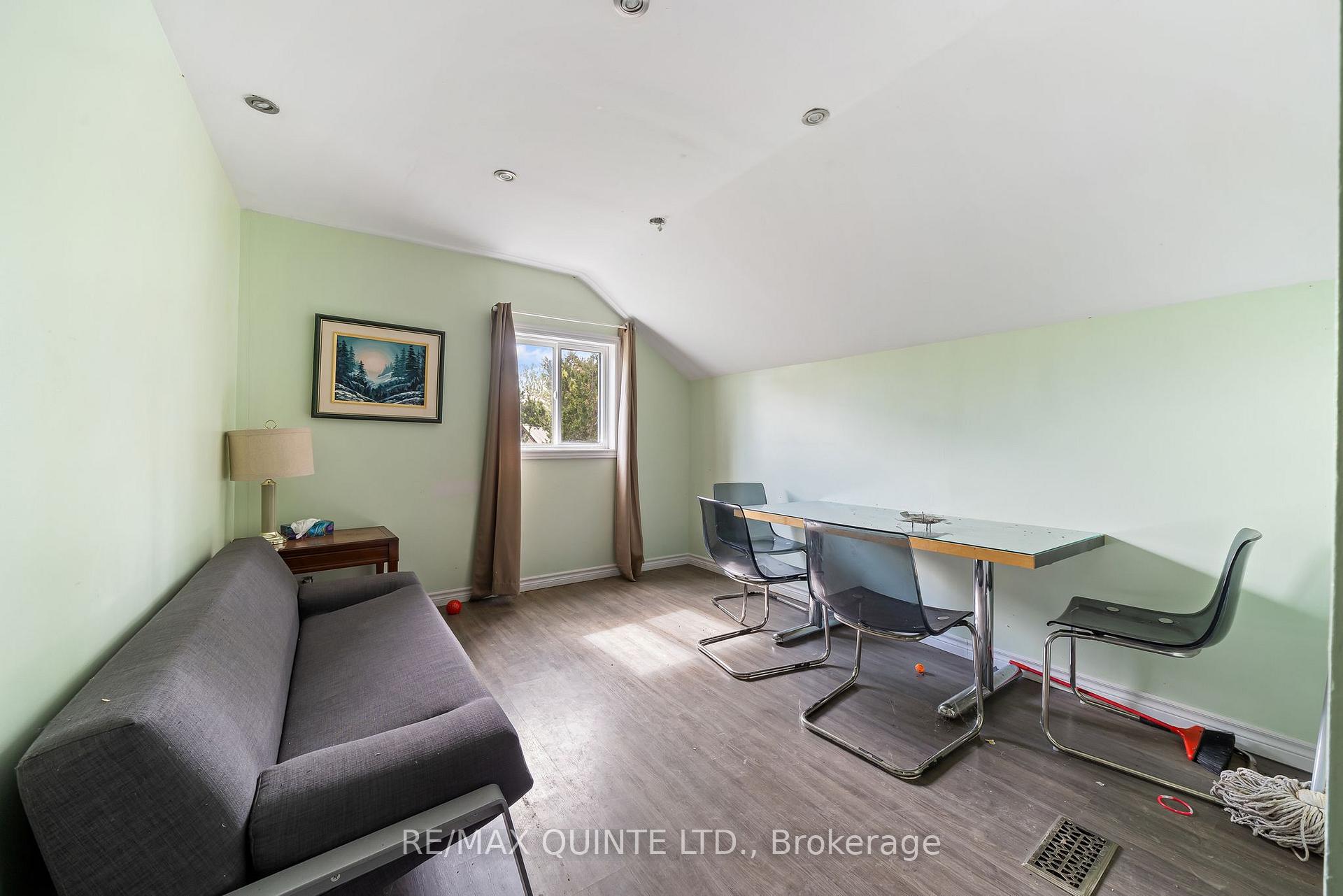 Photo 17 of 90 Gordon Street, Belleville, Belleville Ward — HOMEH