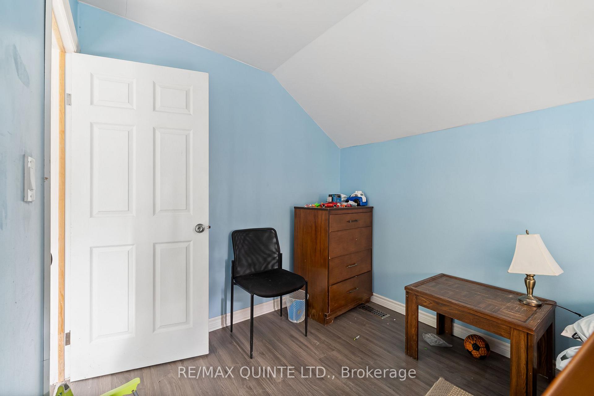 Photo 23 of 90 Gordon Street, Belleville, Belleville Ward — HOMEH