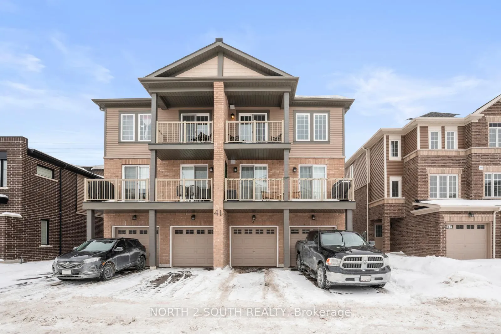 Front of Unit 4, 41 Pumpkin Corner Crescent
