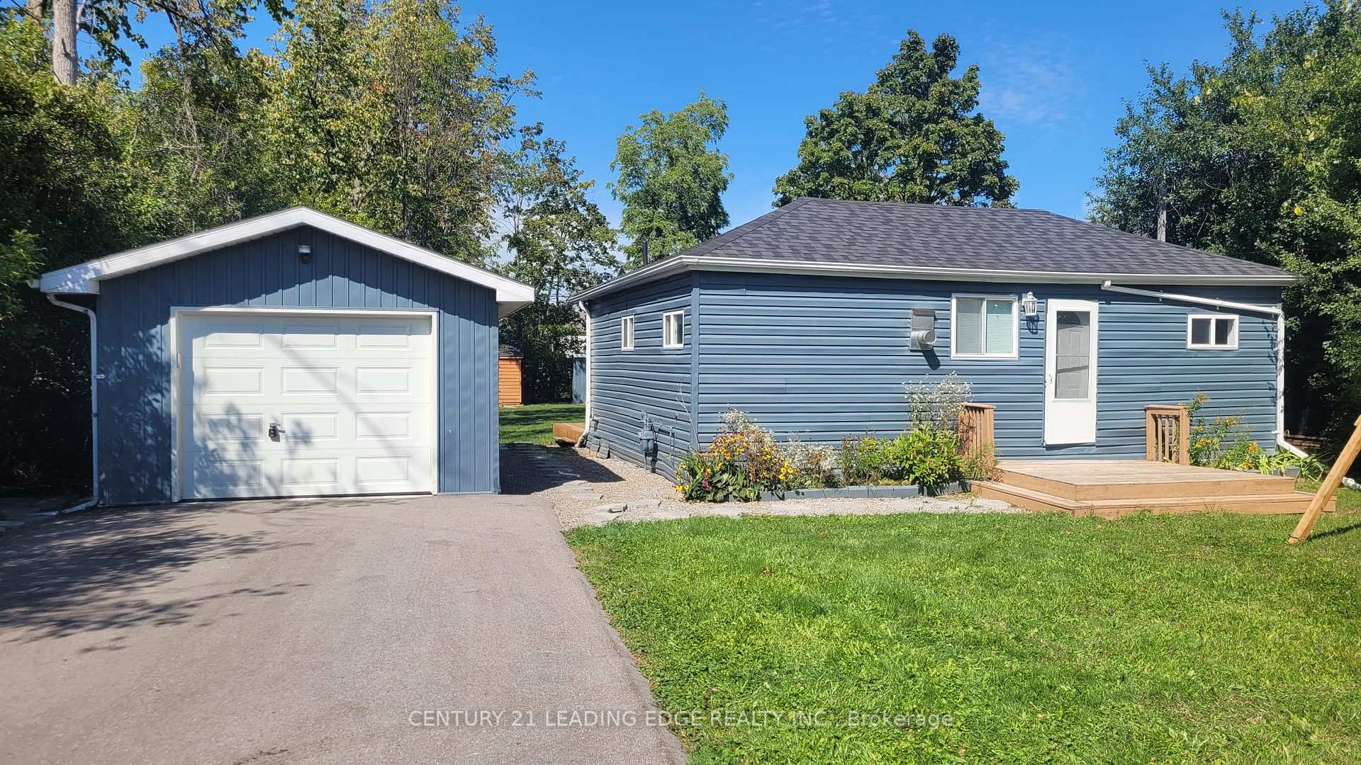 Front of 1538 Metro Road N