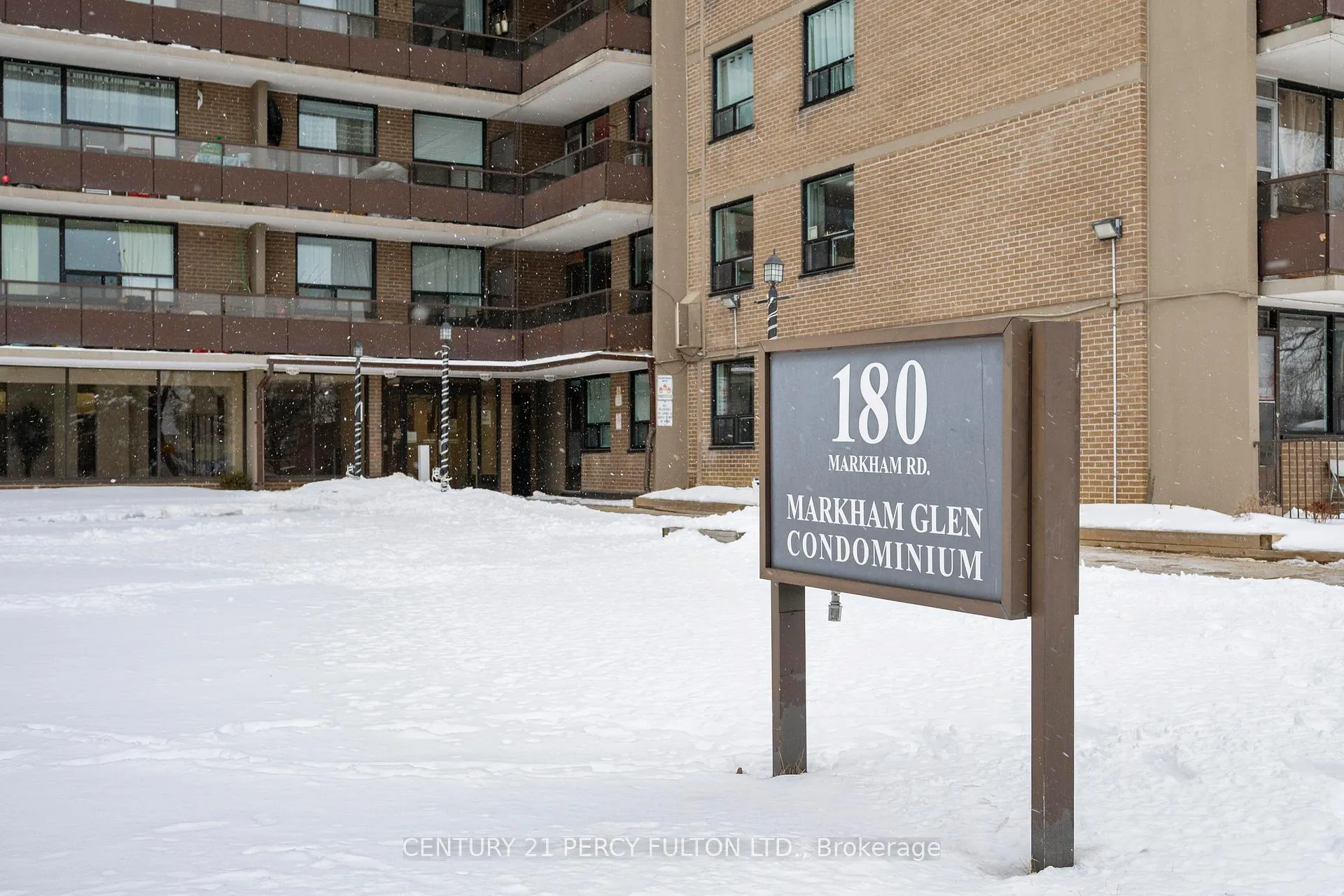 Photo 4 of Unit 915, 180 Markham Road, Scarborough, Scarborough Village — HOMEH