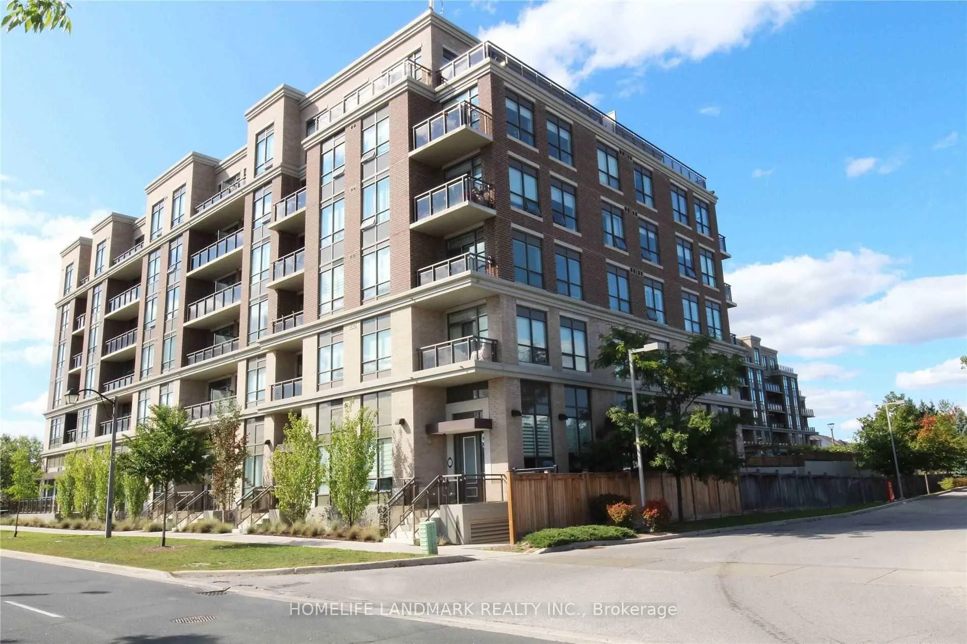 Photo 2 of Unit 333, 540 Bur Oak Avenue, Markham, Berczy — HOMEH