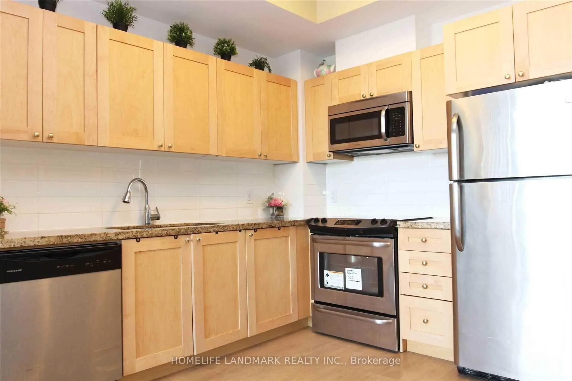 Photo 4 of Unit 333, 540 Bur Oak Avenue, Markham, Berczy — HOMEH