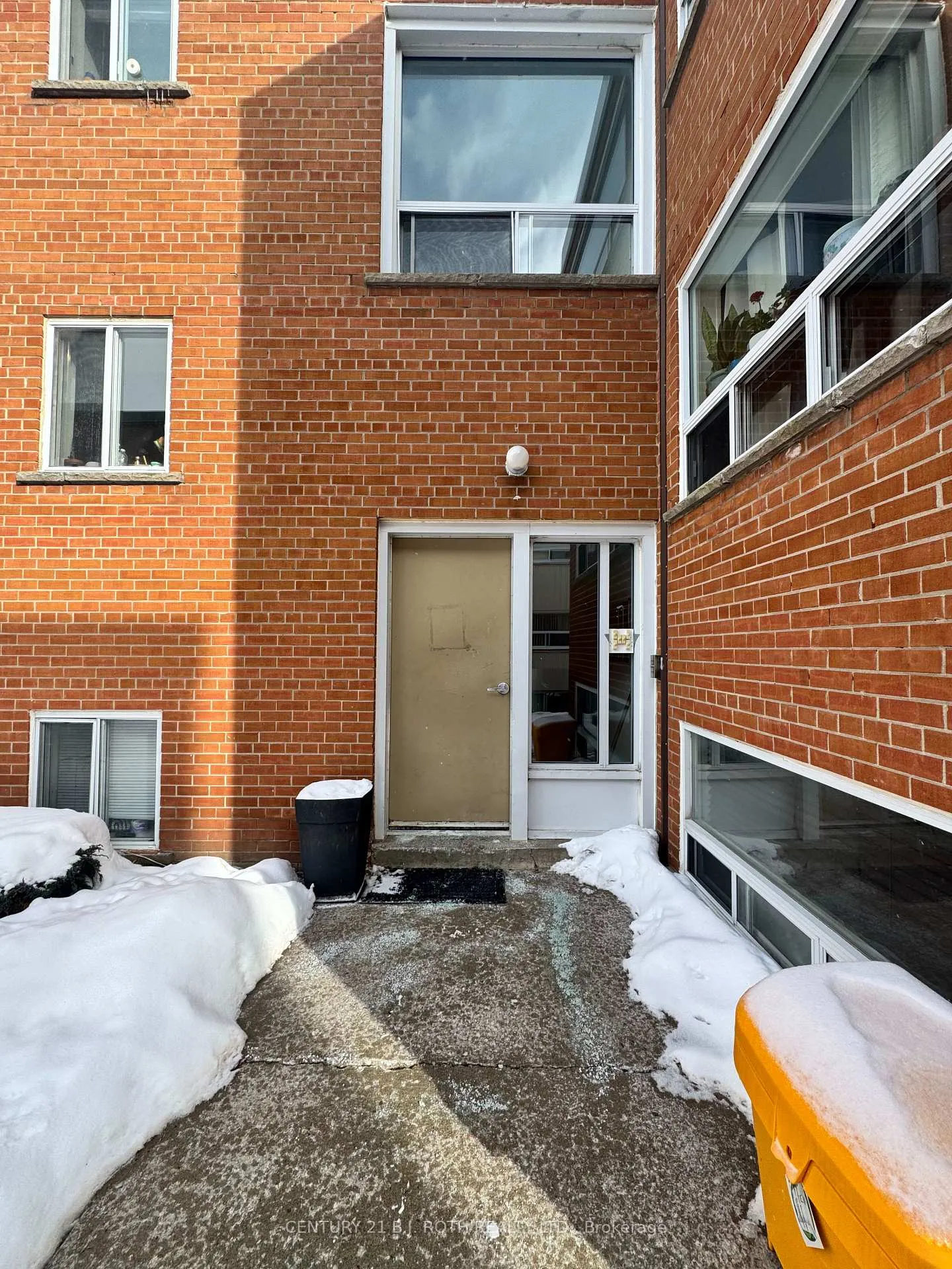Photo 2 of Unit 6, 13 Queen Street, Barrie, City Centre — HOMEH