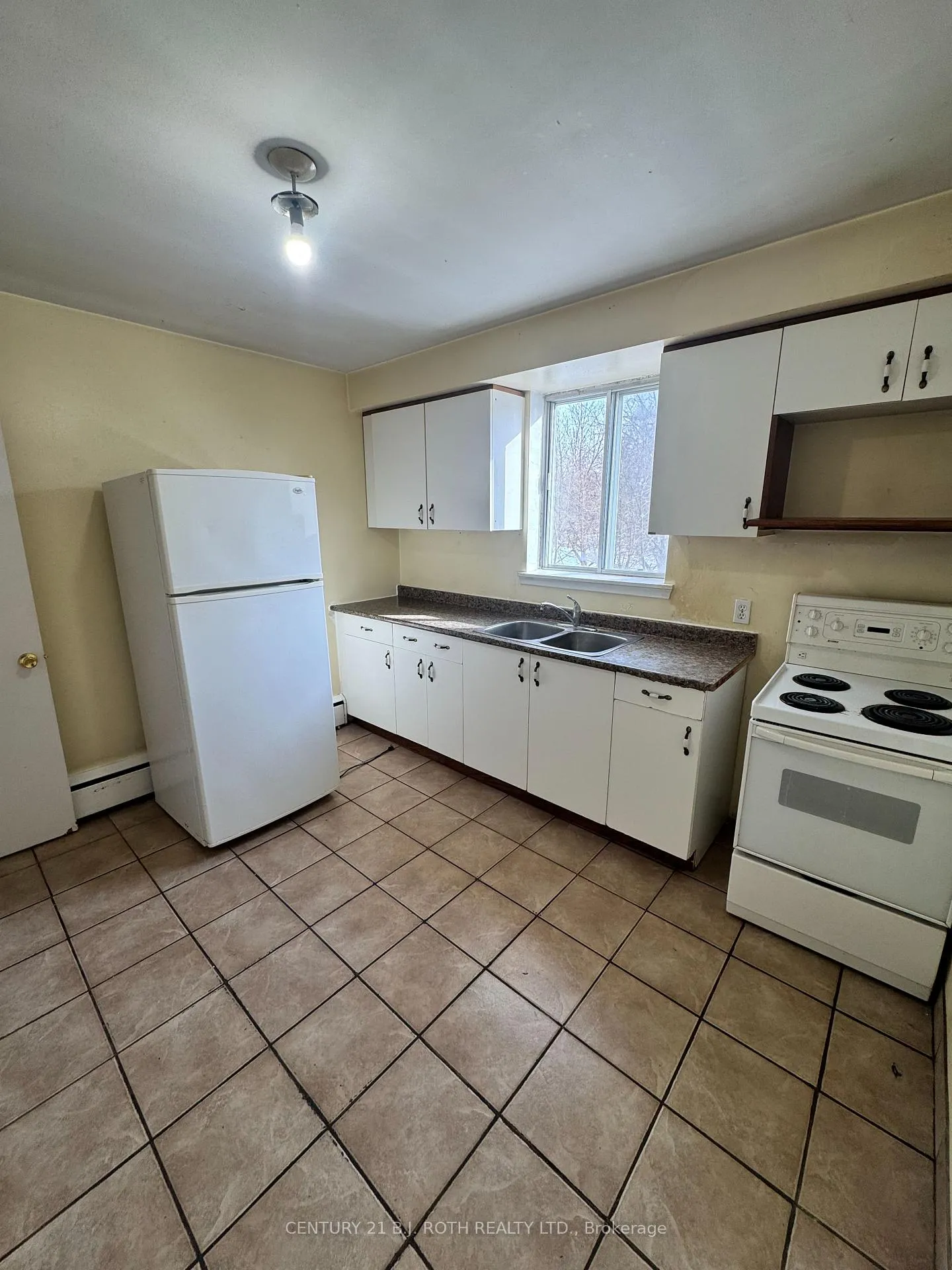 Photo 4 of Unit 6, 13 Queen Street, Barrie, City Centre — HOMEH