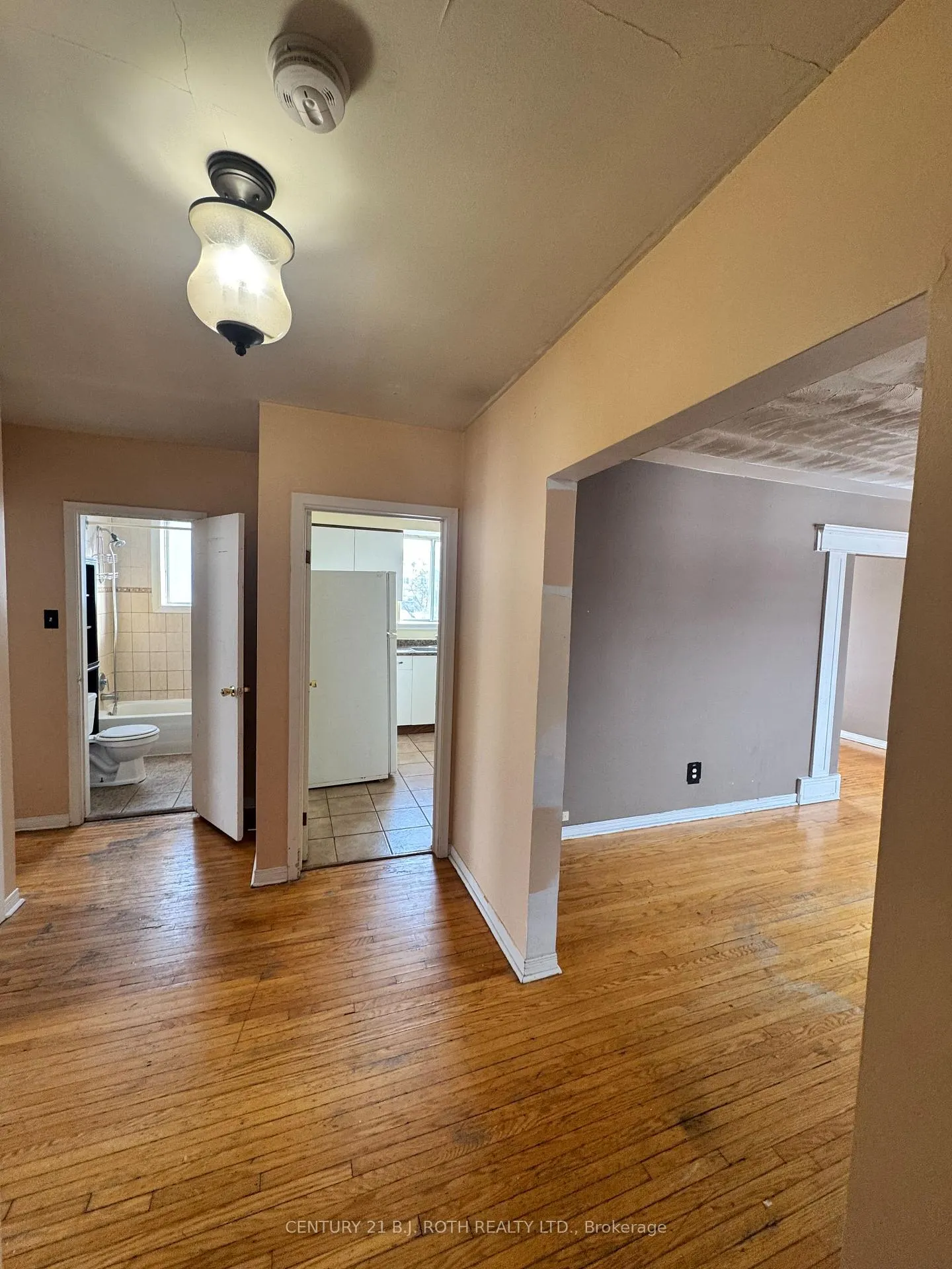 Photo 5 of Unit 6, 13 Queen Street, Barrie, City Centre — HOMEH