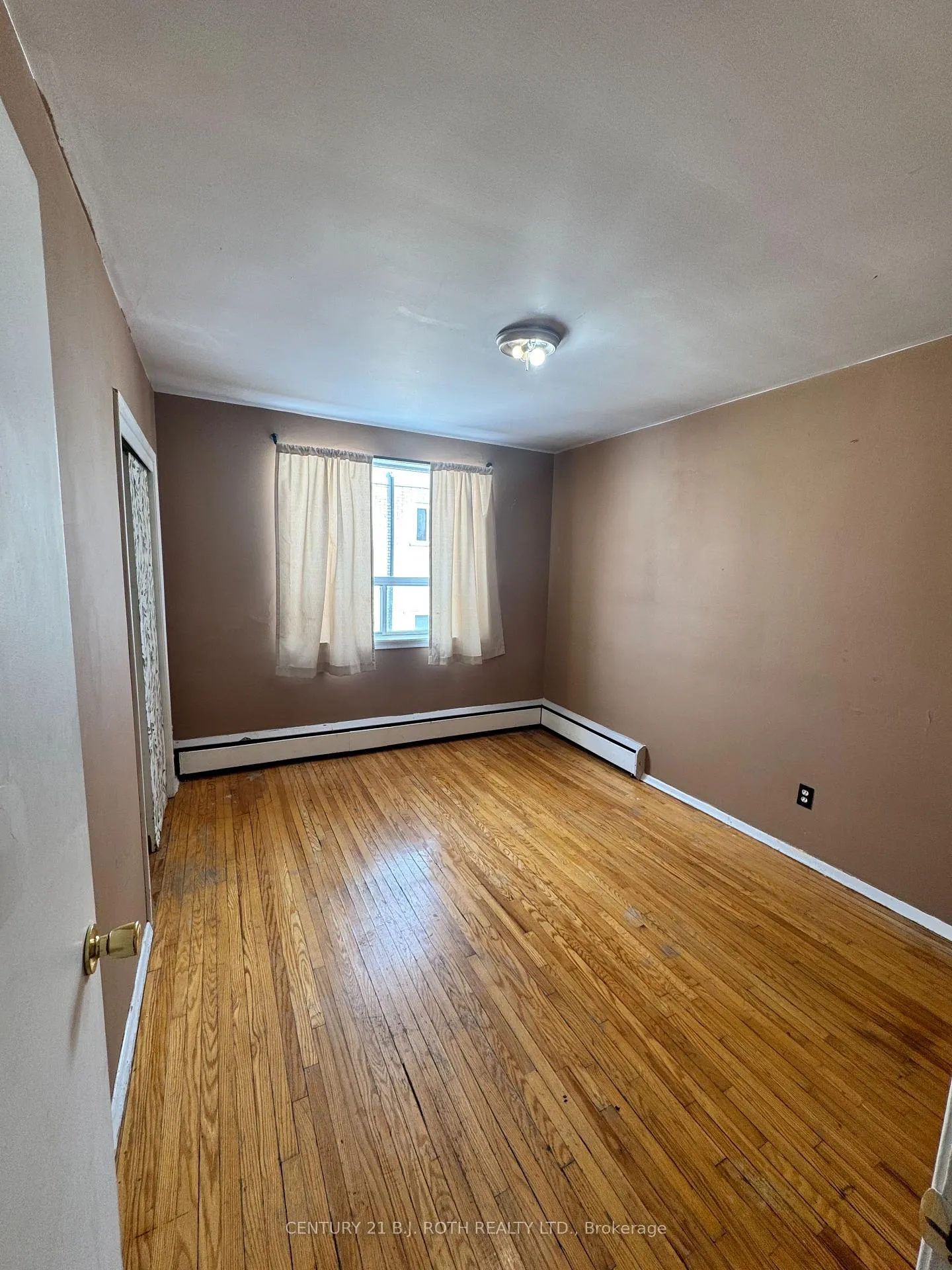 Photo 7 of Unit 6, 13 Queen Street, Barrie, City Centre — HOMEH