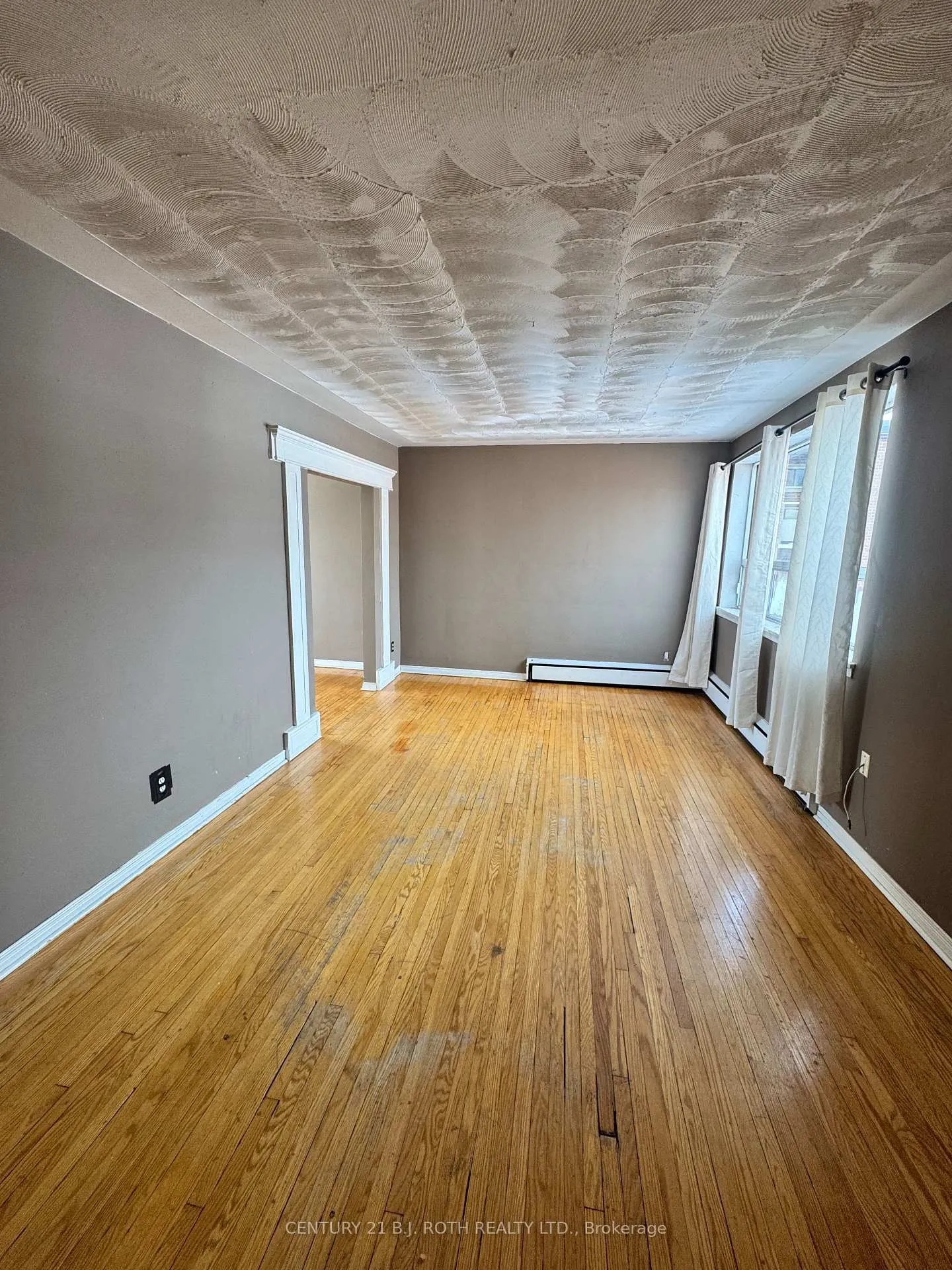 Photo 8 of Unit 6, 13 Queen Street, Barrie, City Centre — HOMEH