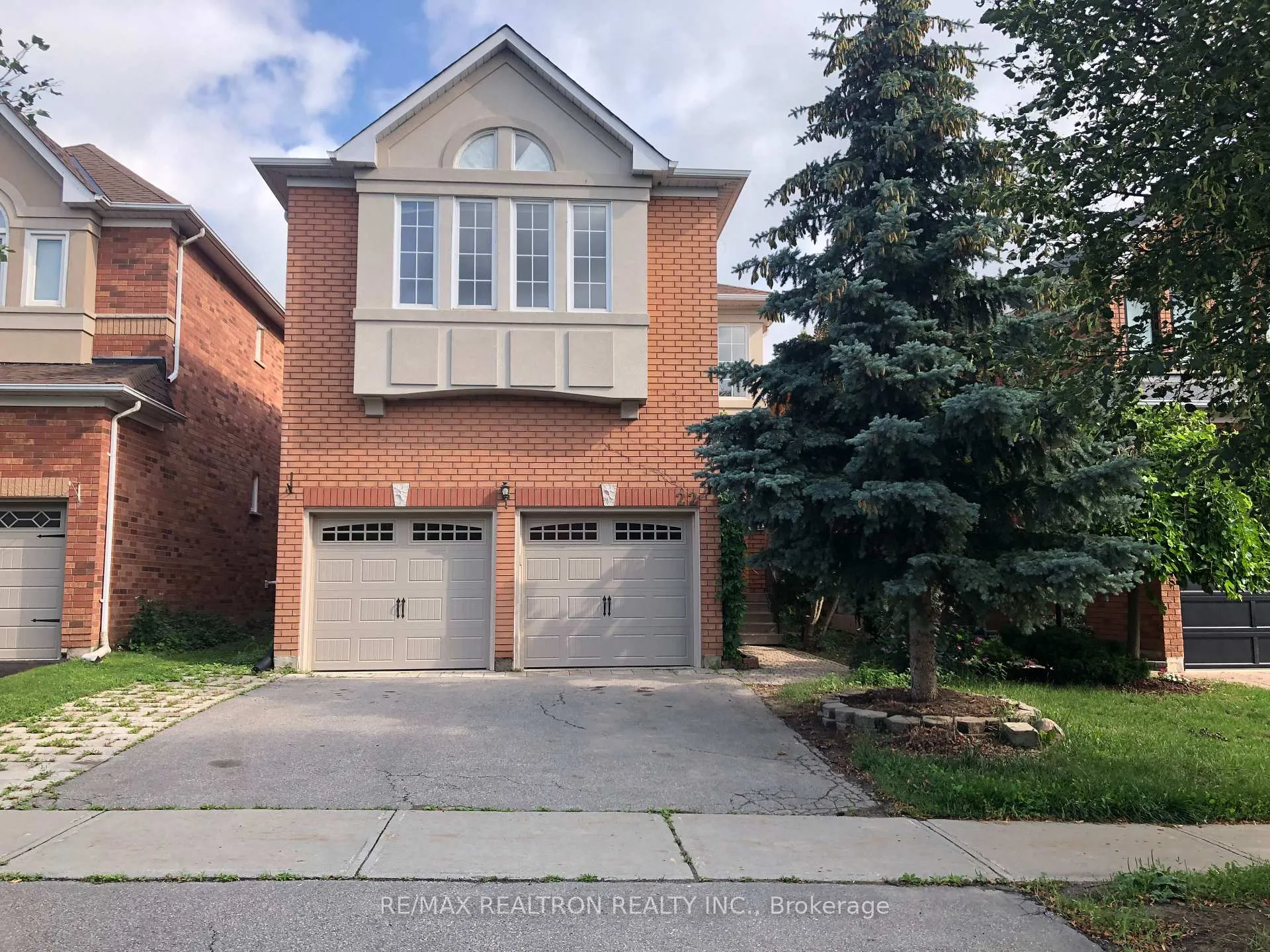 Front of 22 Desert View Crescent