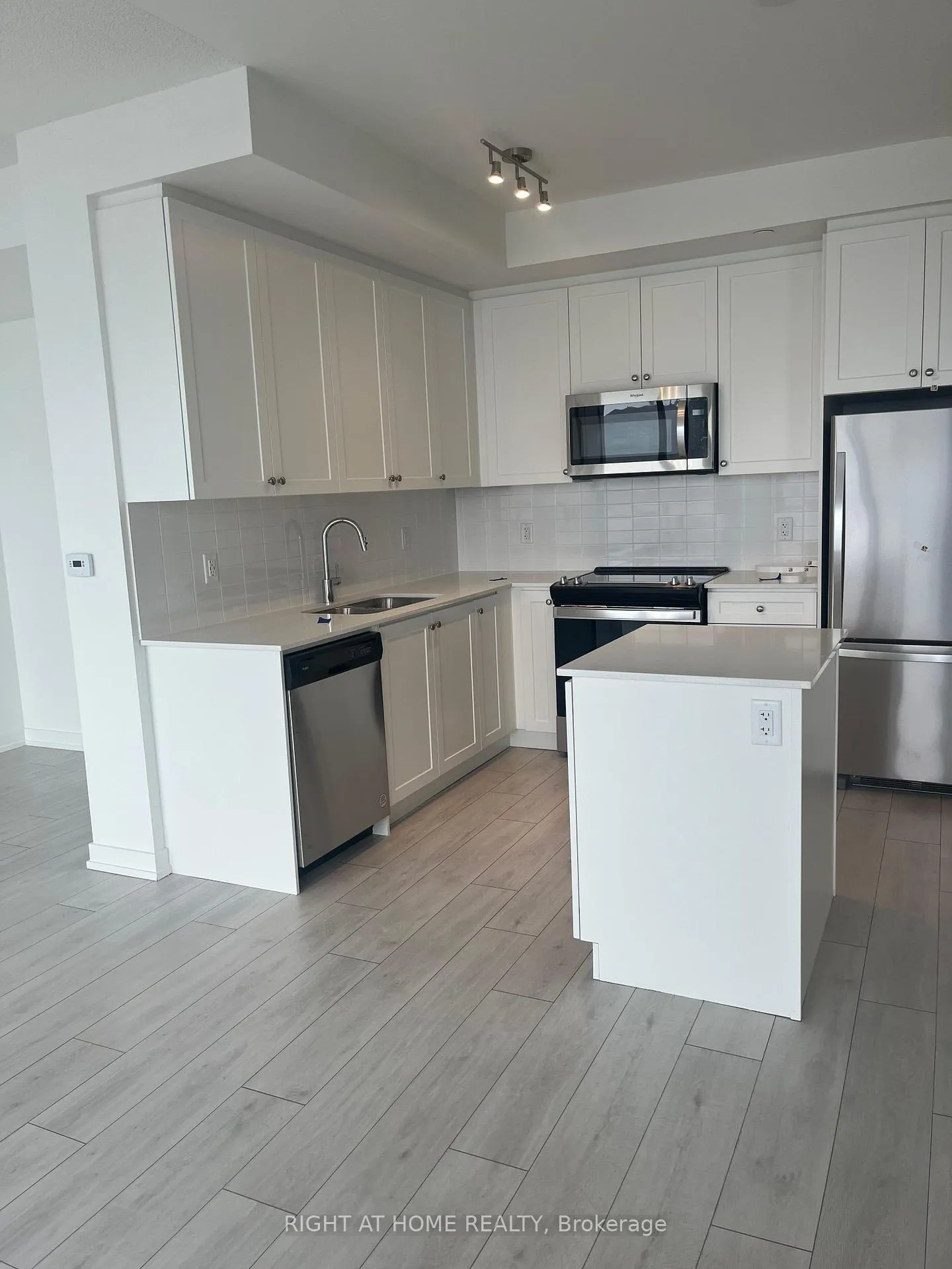 Photo 6 of Unit 1110, 55 Duke Street W, Kitchener — HOMEH