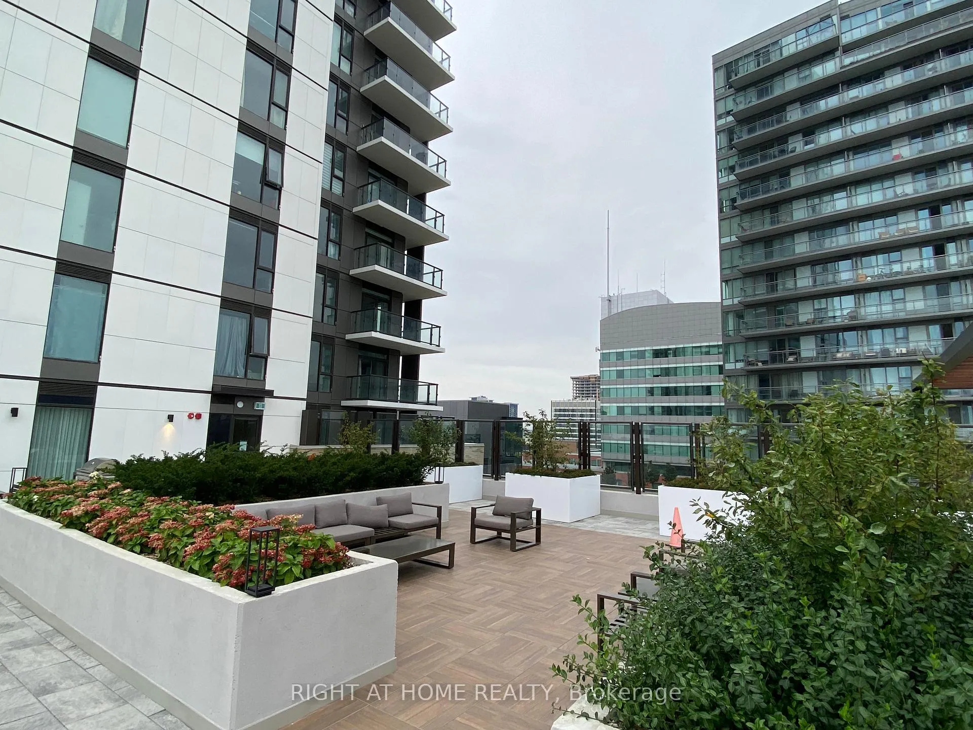 Photo 18 of Unit 1110, 55 Duke Street W, Kitchener — HOMEH