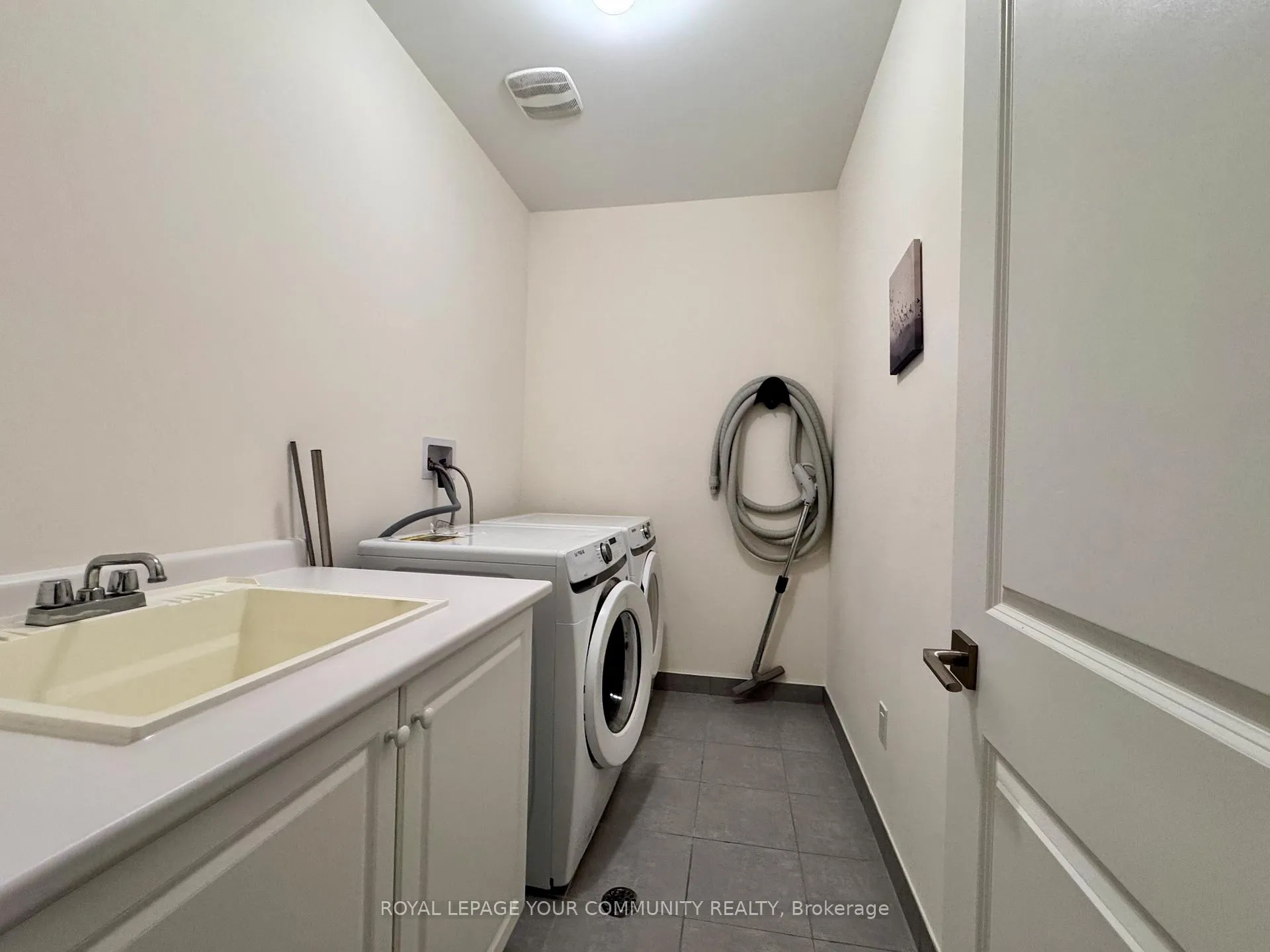Photo 14 of 38 Elverton Crescent, Brampton, Northwest Brampton — HOMEH