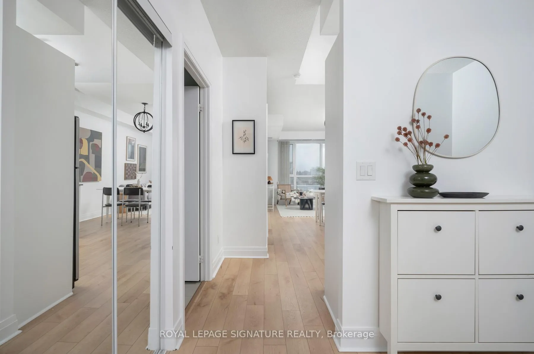 Photo 5 of Unit 613, 17 Kenaston Gardens, North York, Bayview Village — HOMEH