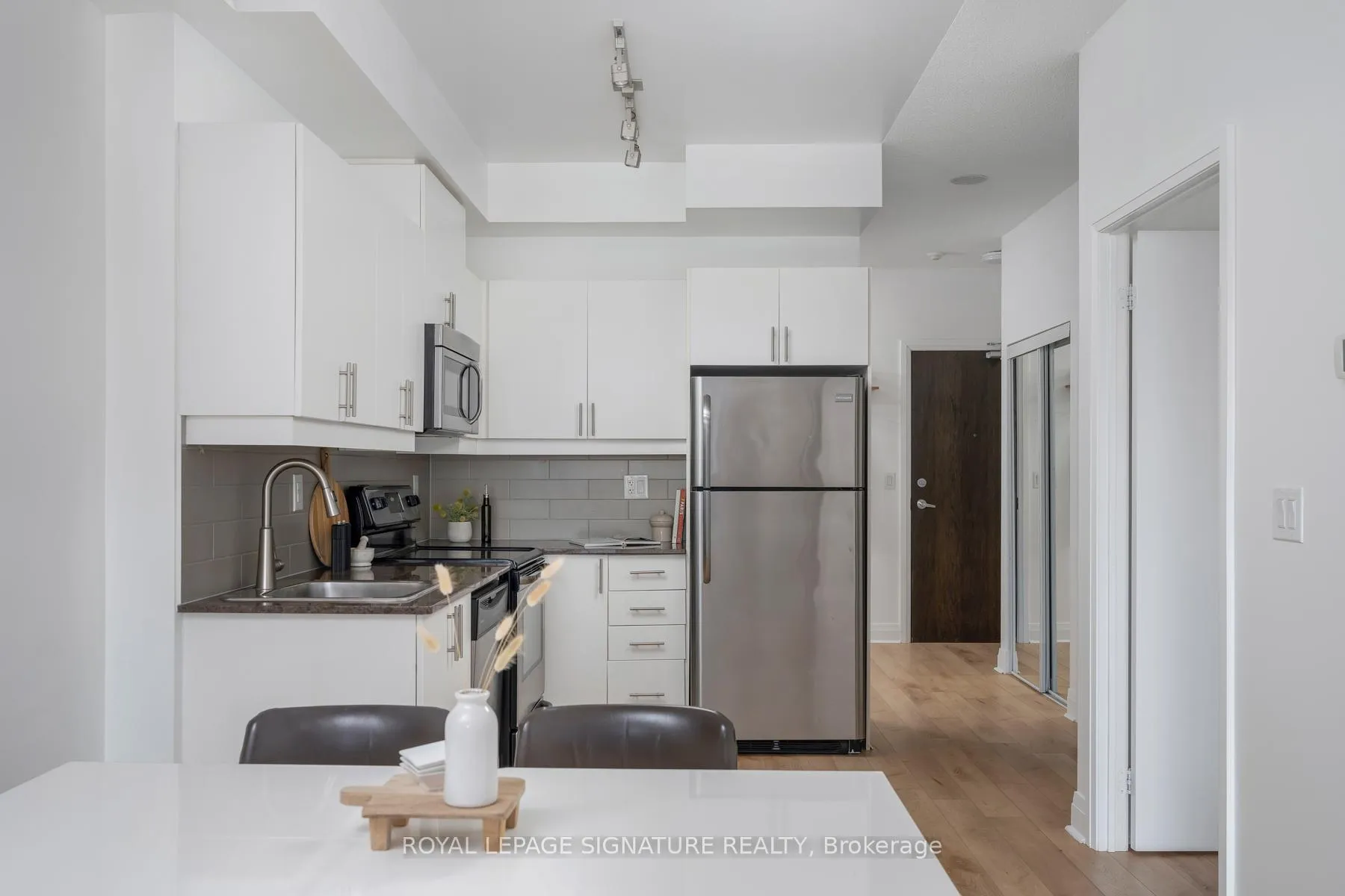 Photo 8 of Unit 613, 17 Kenaston Gardens, North York, Bayview Village — HOMEH