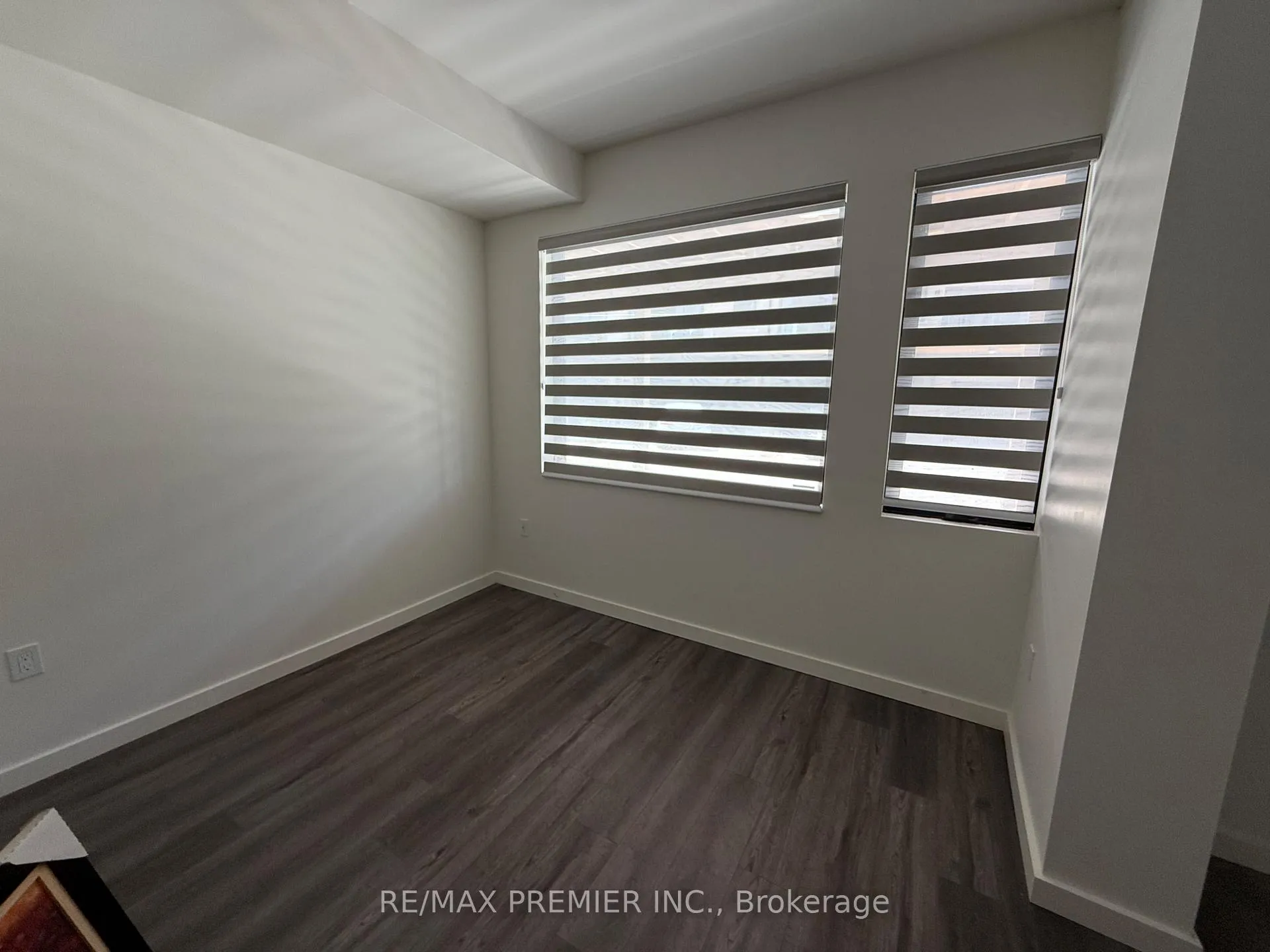 Photo 3 of 32 Rainwater Lane, Barrie, Holly — HOMEH