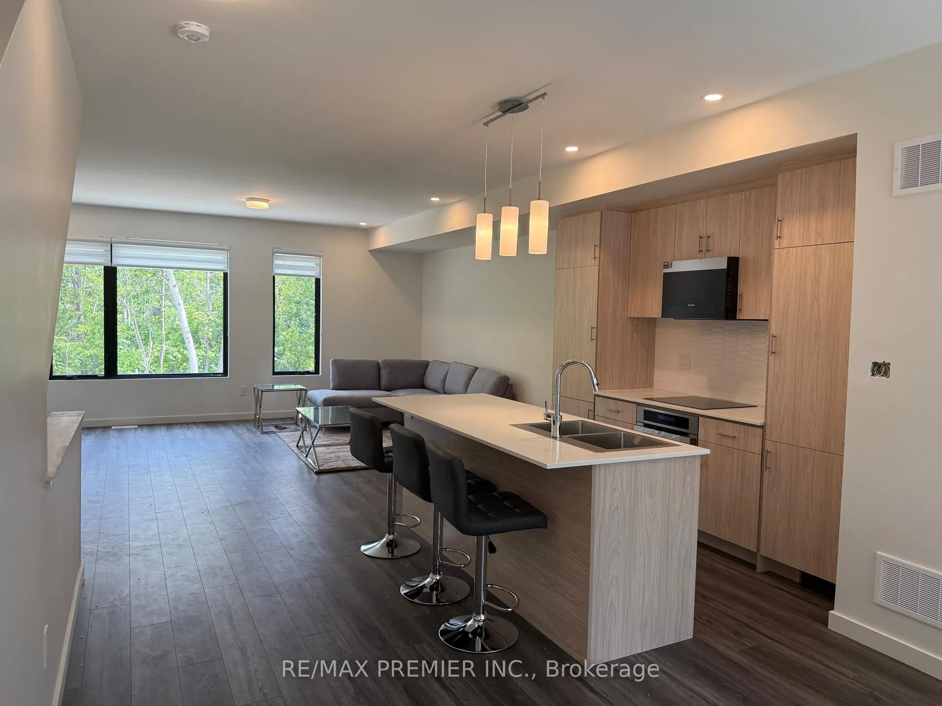 Photo 6 of 32 Rainwater Lane, Barrie, Holly — HOMEH
