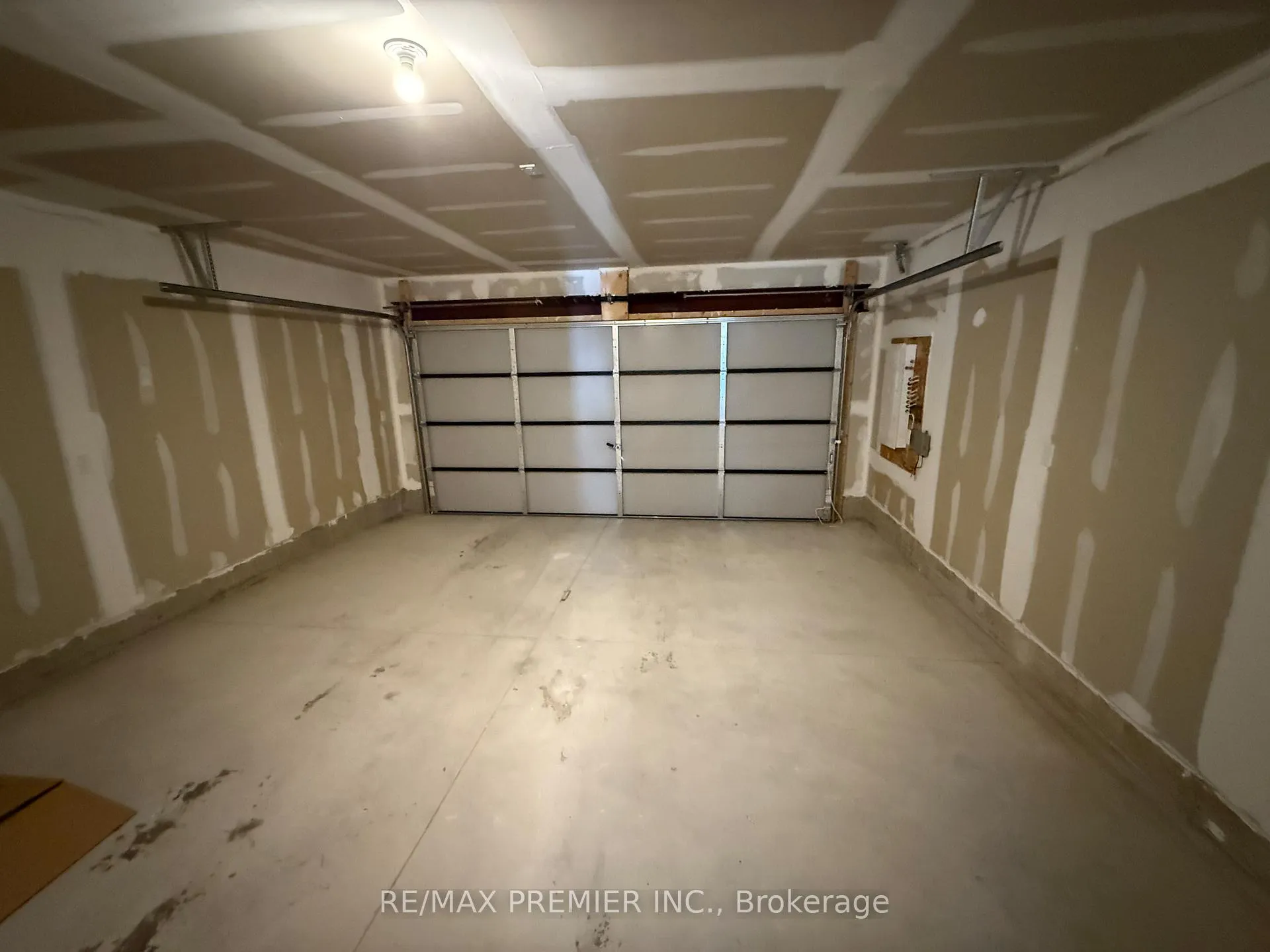 Photo 15 of 32 Rainwater Lane, Barrie, Holly — HOMEH