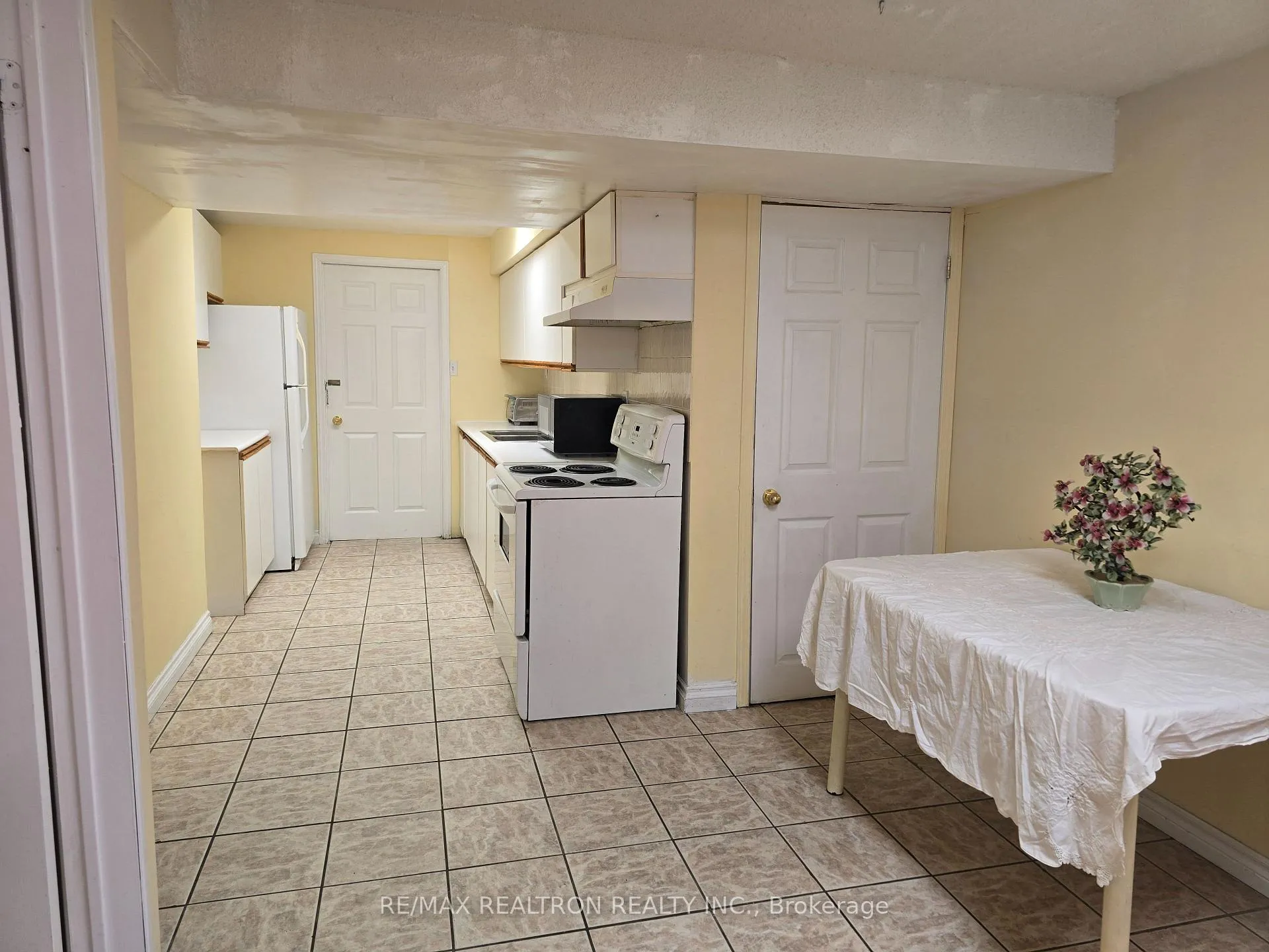 Front of Unit Basement B, 14 Westmoreland Court