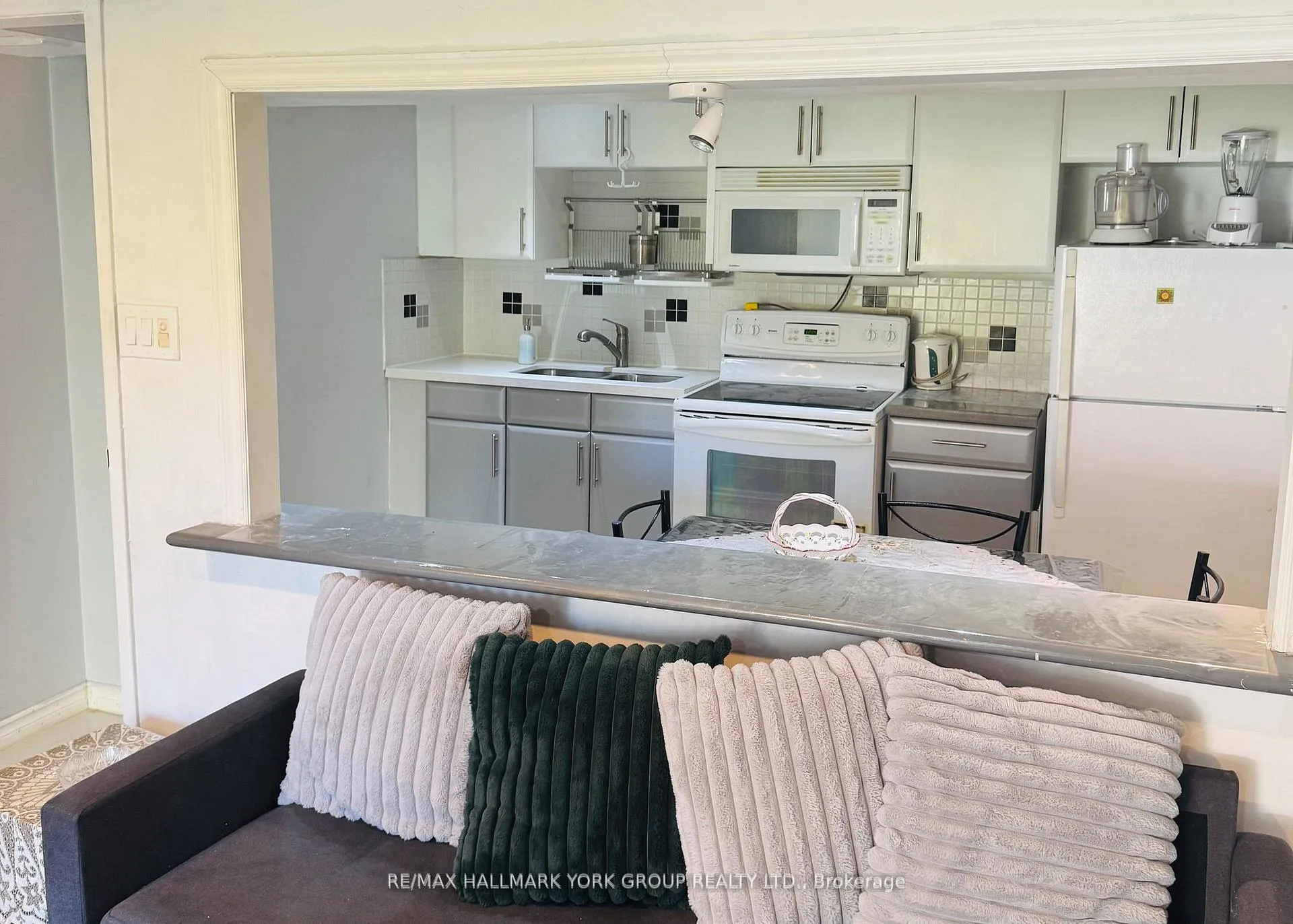Photo 8 of Unit Lower, 9 Micmac Crescent, North York, Pleasant View — HOMEH