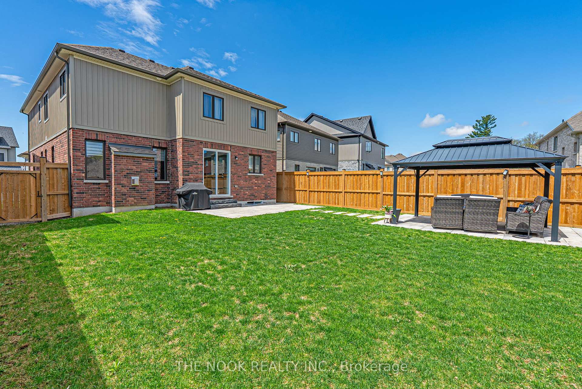 Photo 2 of 7 Higham Place, Clarington, Bowmanville — HOMEH