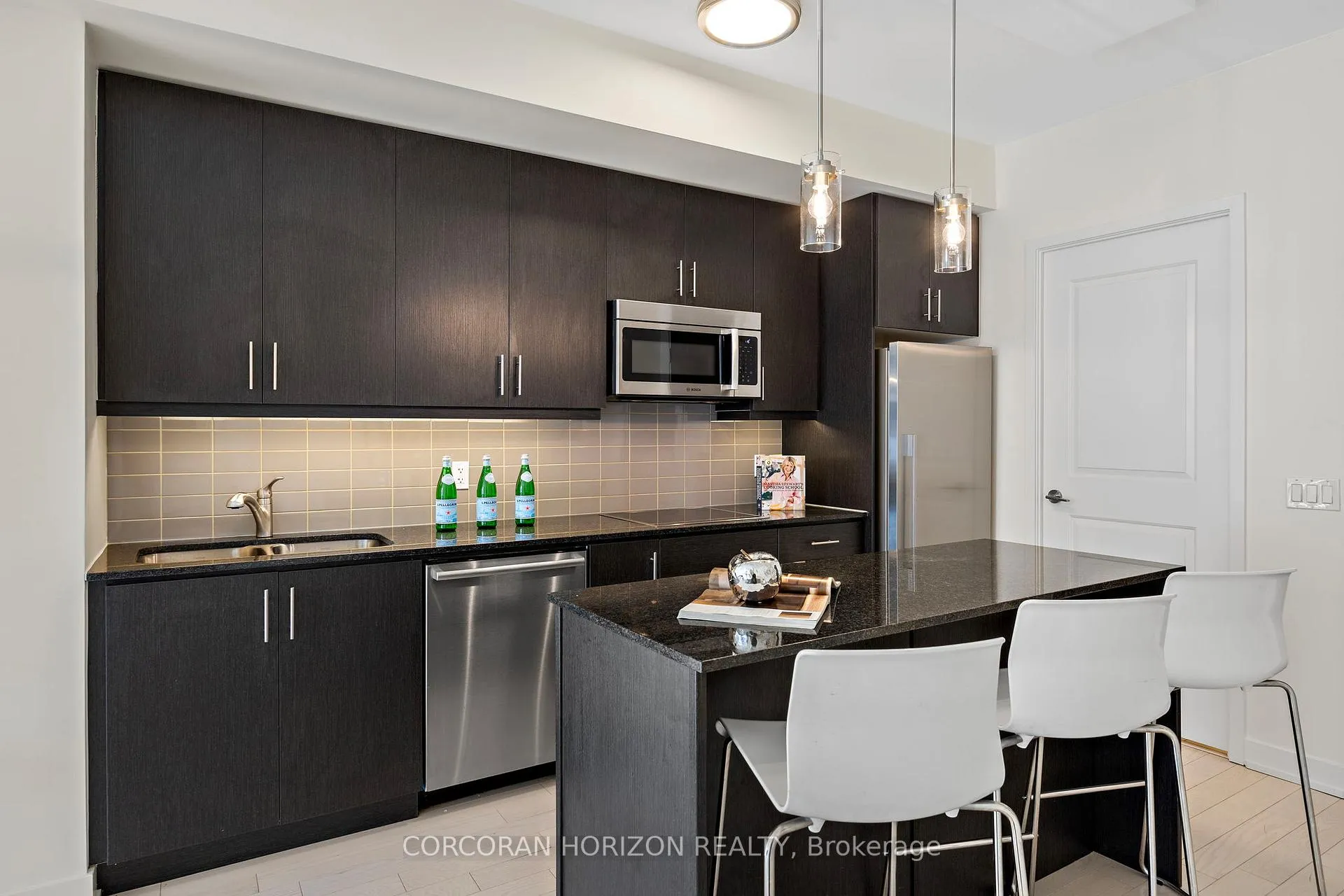 Photo 7 of Unit 1703, 1 The Esplanade, Toronto, Waterfront Communities — HOMEH