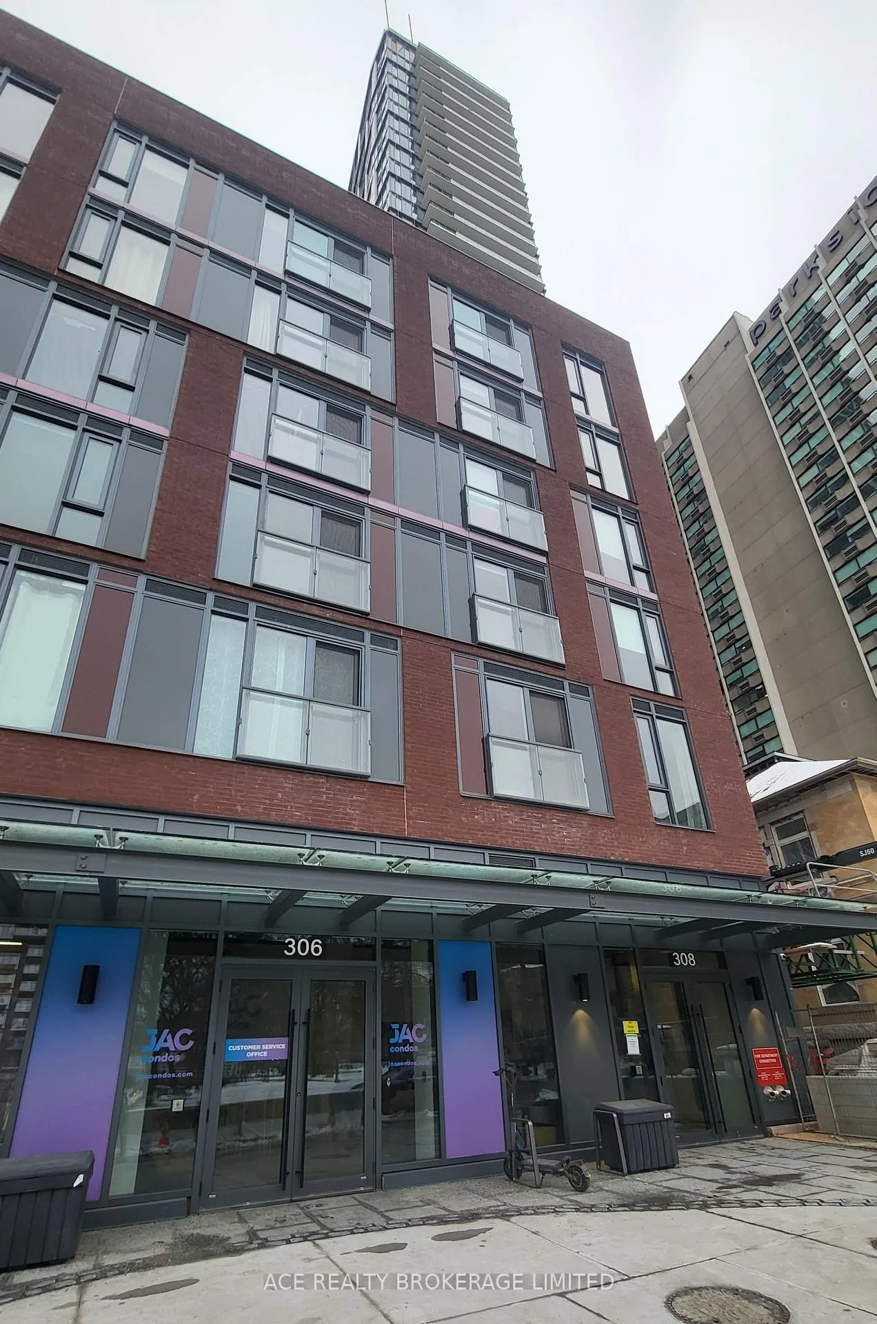 Front of Unit 904, 308 Jarvis Street