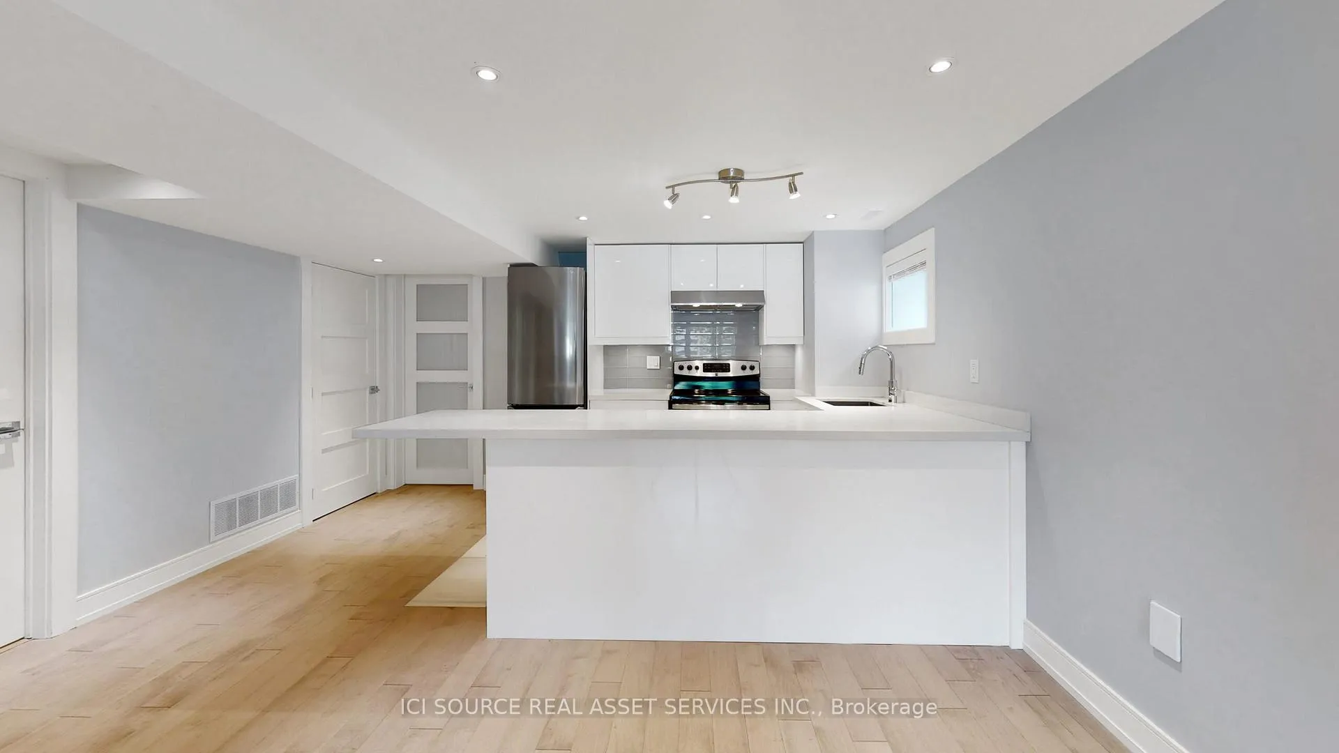 Photo 6 of Unit Lower, 33 Davies Crescent, Toronto, East York — HOMEH