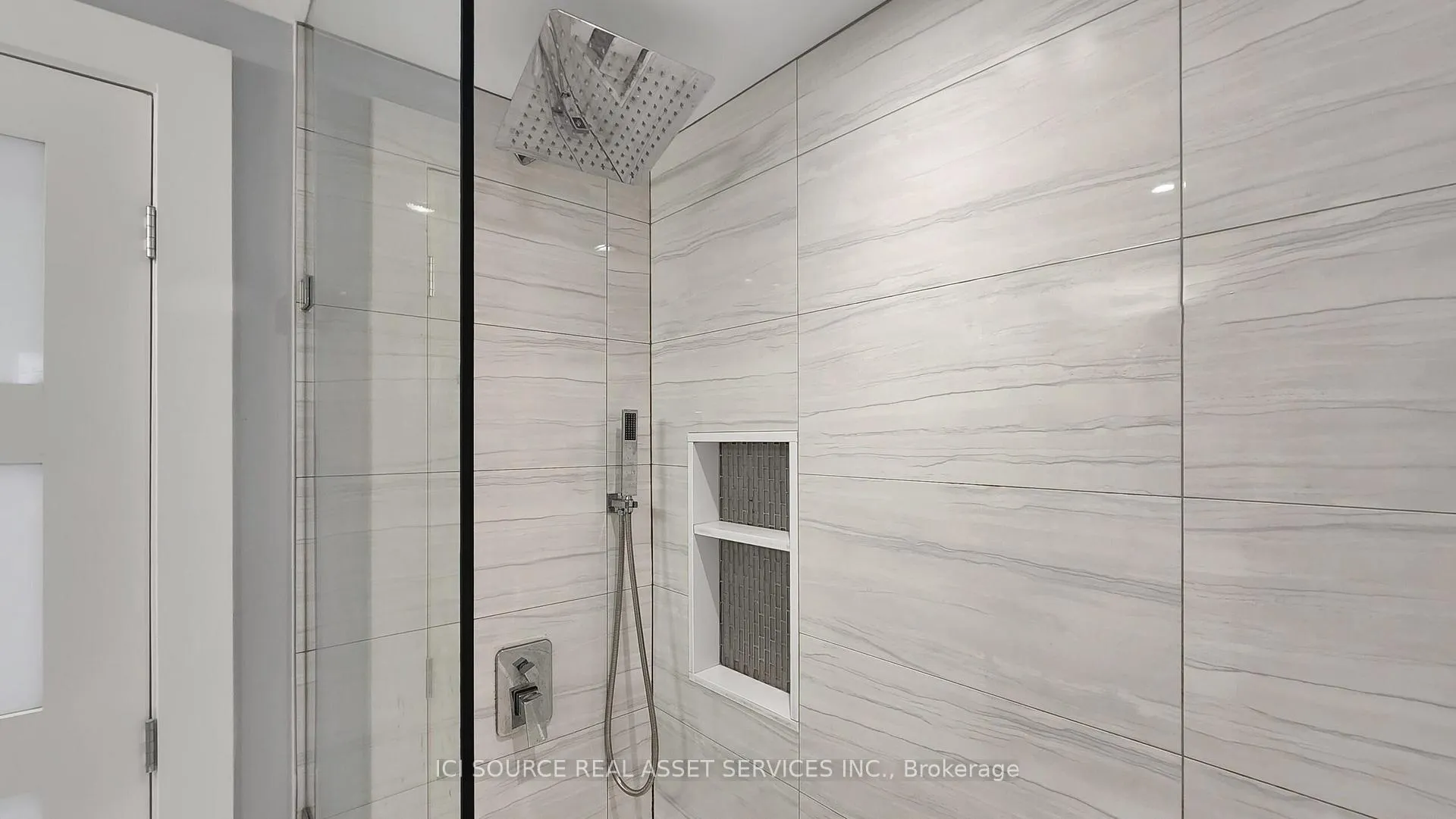 Photo 12 of Unit Lower, 33 Davies Crescent, Toronto, East York — HOMEH
