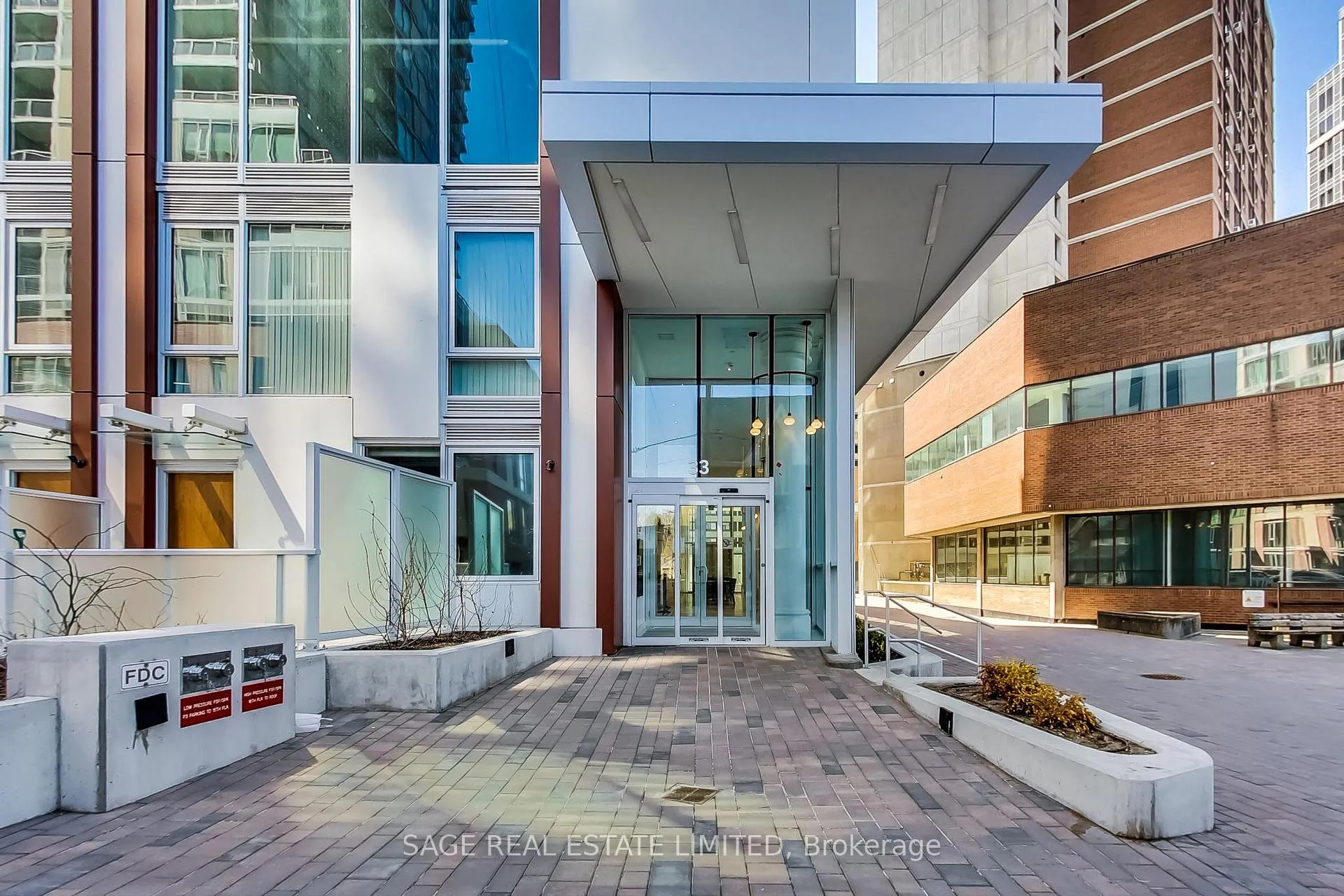 Photo 9 of Unit 816, 33 Helendale Avenue, Toronto, Yonge-Eglinton — HOMEH