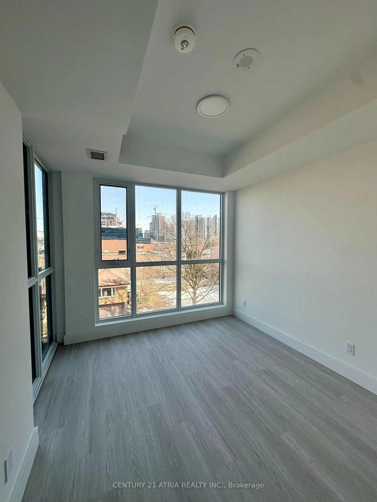 Photo 4 of Unit 320, 625 Sheppard Avenue E, North York, Bayview Village — HOMEH