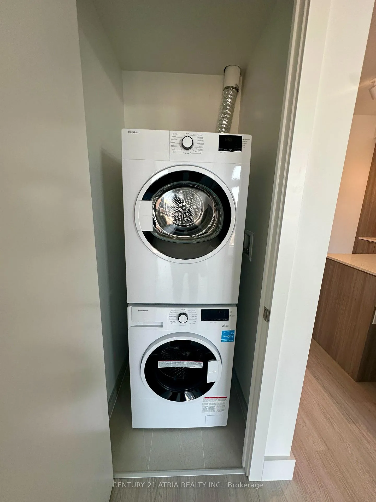Photo 10 of Unit 320, 625 Sheppard Avenue E, North York, Bayview Village — HOMEH