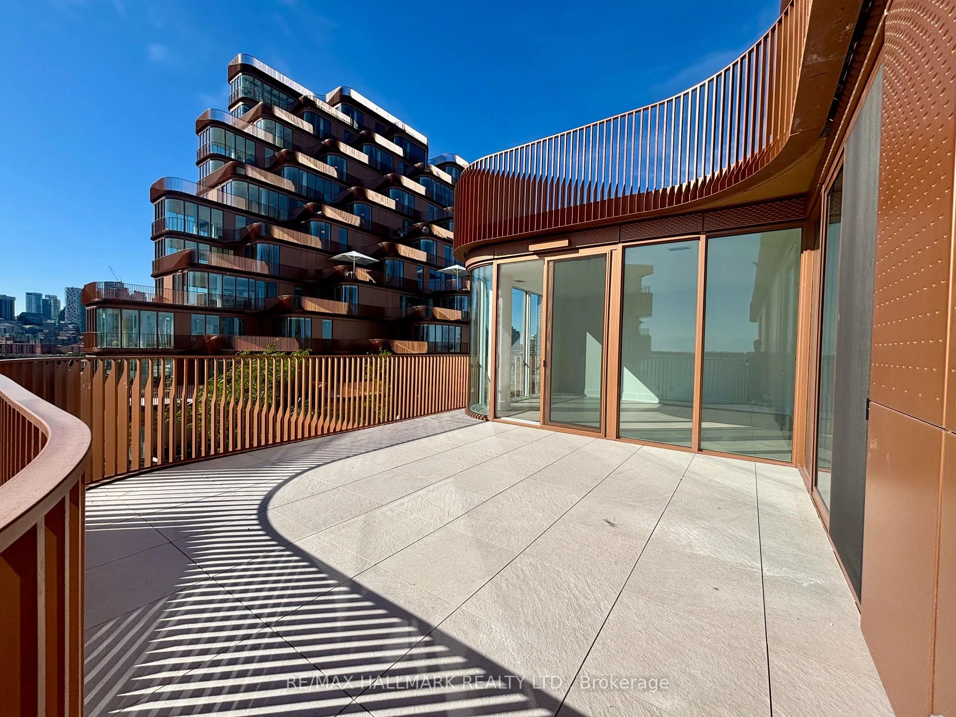 Photo 2 of Unit 907, 155 Merchants' Wharf, Toronto, Waterfront Communities — HOMEH