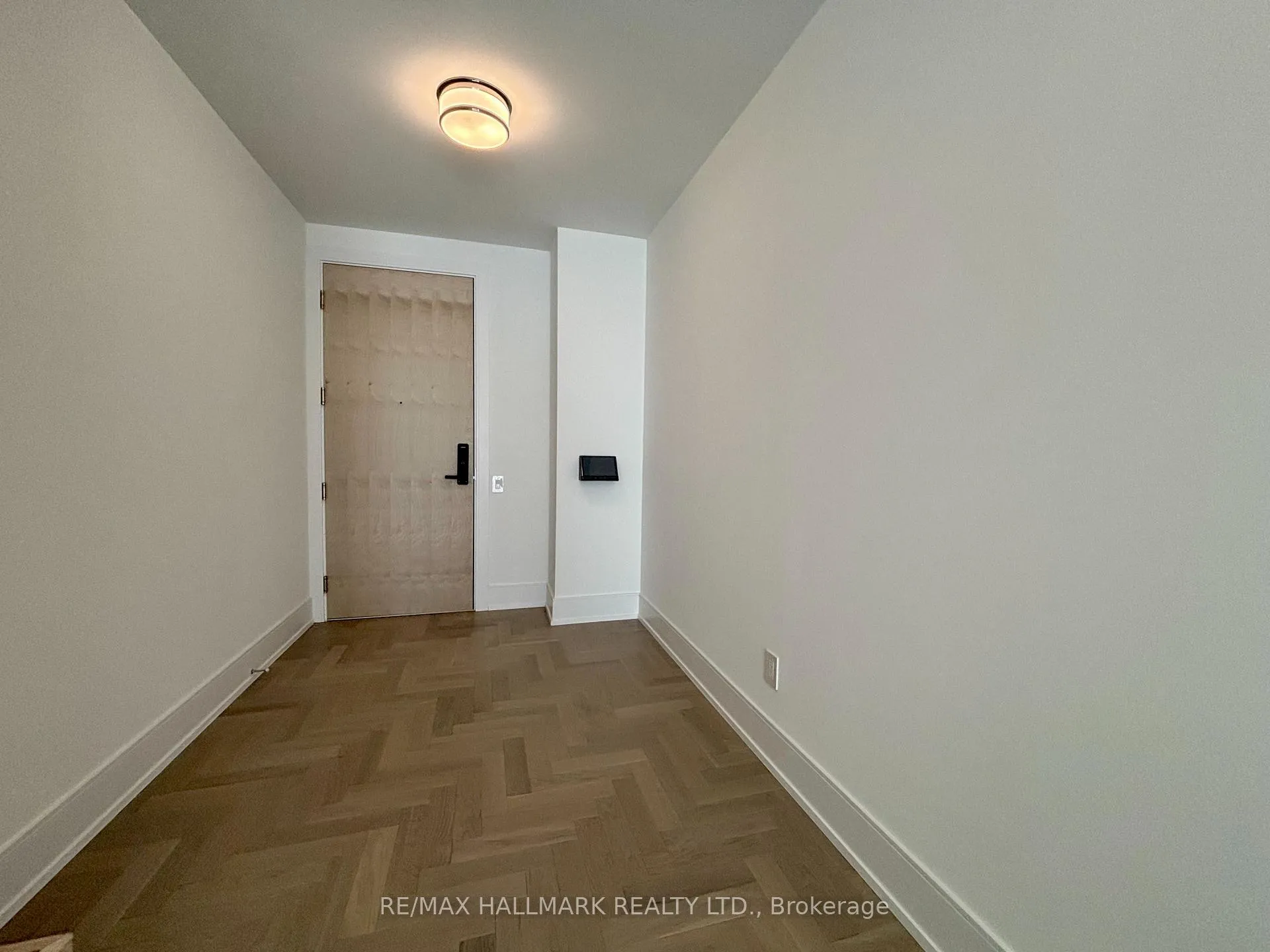 Photo 3 of Unit 907, 155 Merchants' Wharf, Toronto, Waterfront Communities — HOMEH