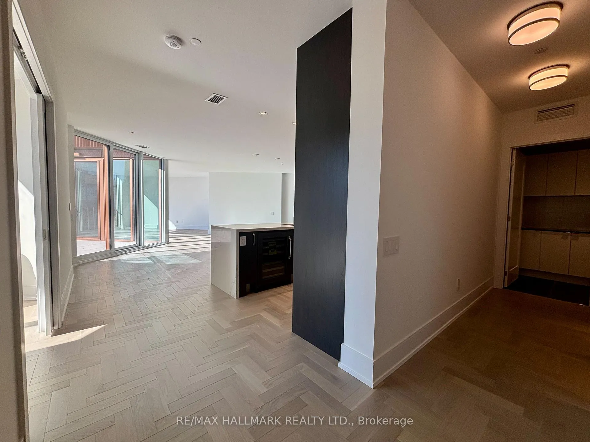 Photo 4 of Unit 907, 155 Merchants' Wharf, Toronto, Waterfront Communities — HOMEH
