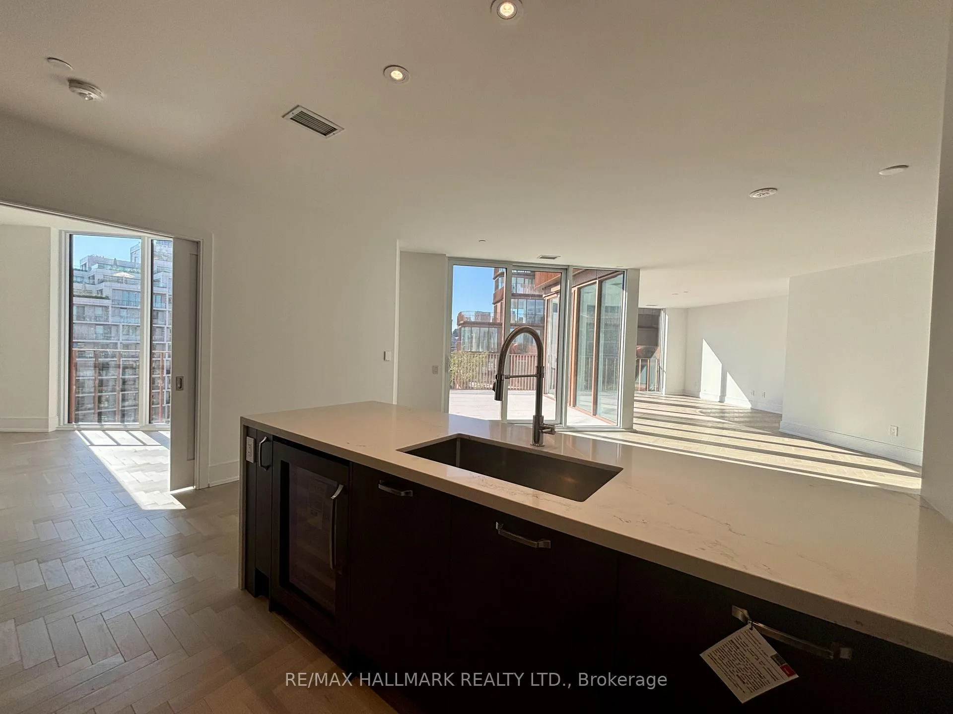 Photo 7 of Unit 907, 155 Merchants' Wharf, Toronto, Waterfront Communities — HOMEH