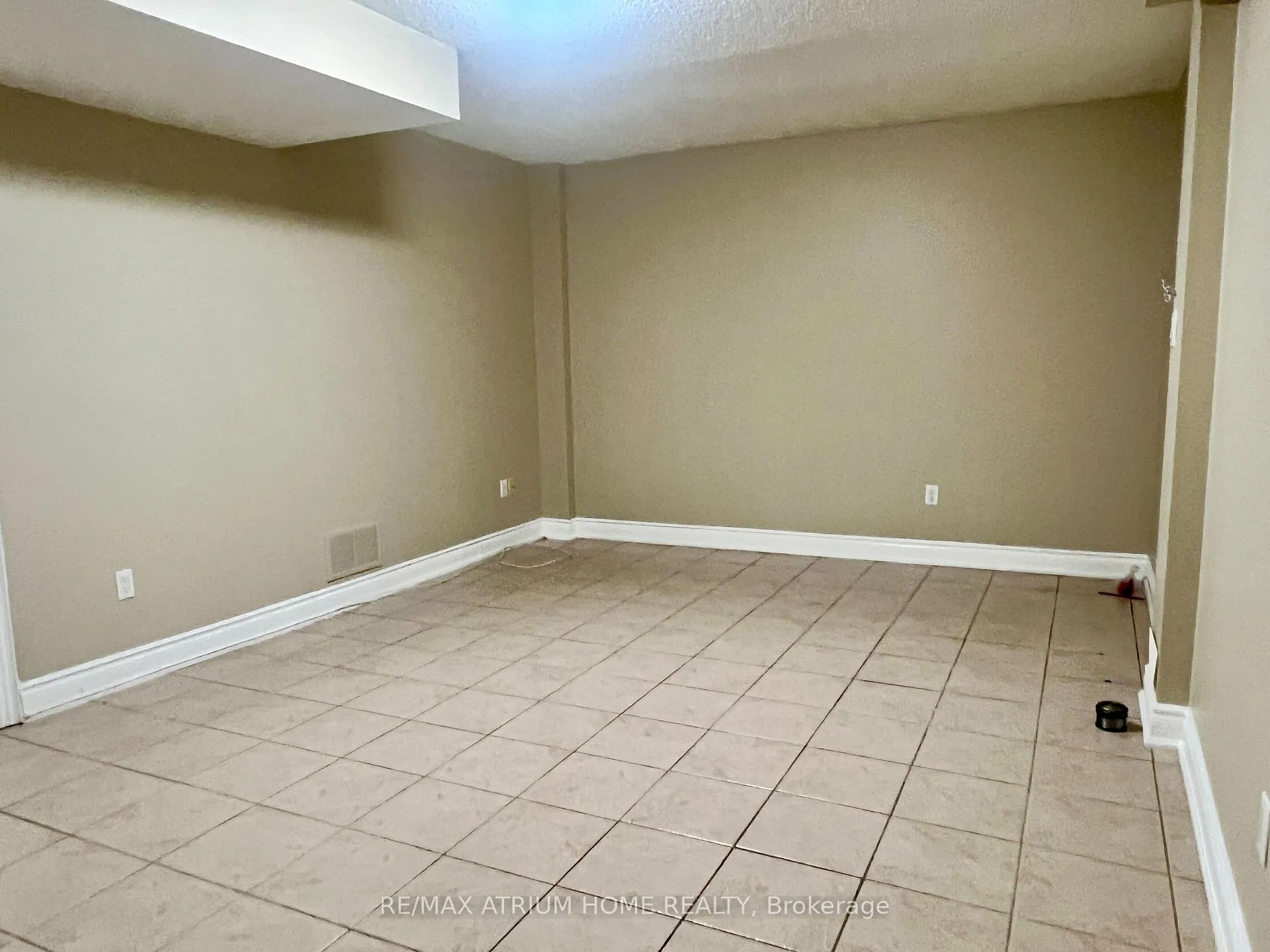 Photo 4 of Unit Bsmt, 14 Chimenti Crescent, Markham, Unionville — HOMEH