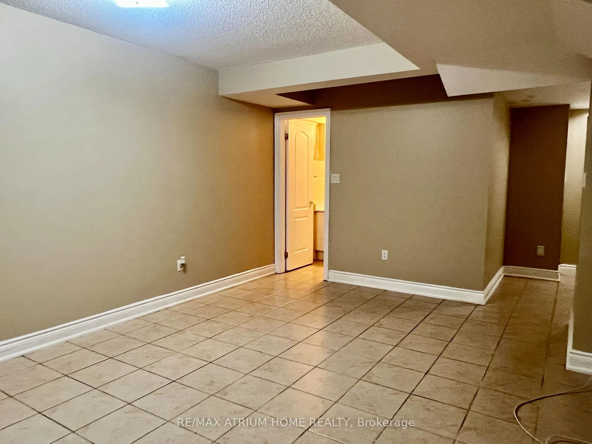 Photo 5 of Unit Bsmt, 14 Chimenti Crescent, Markham, Unionville — HOMEH