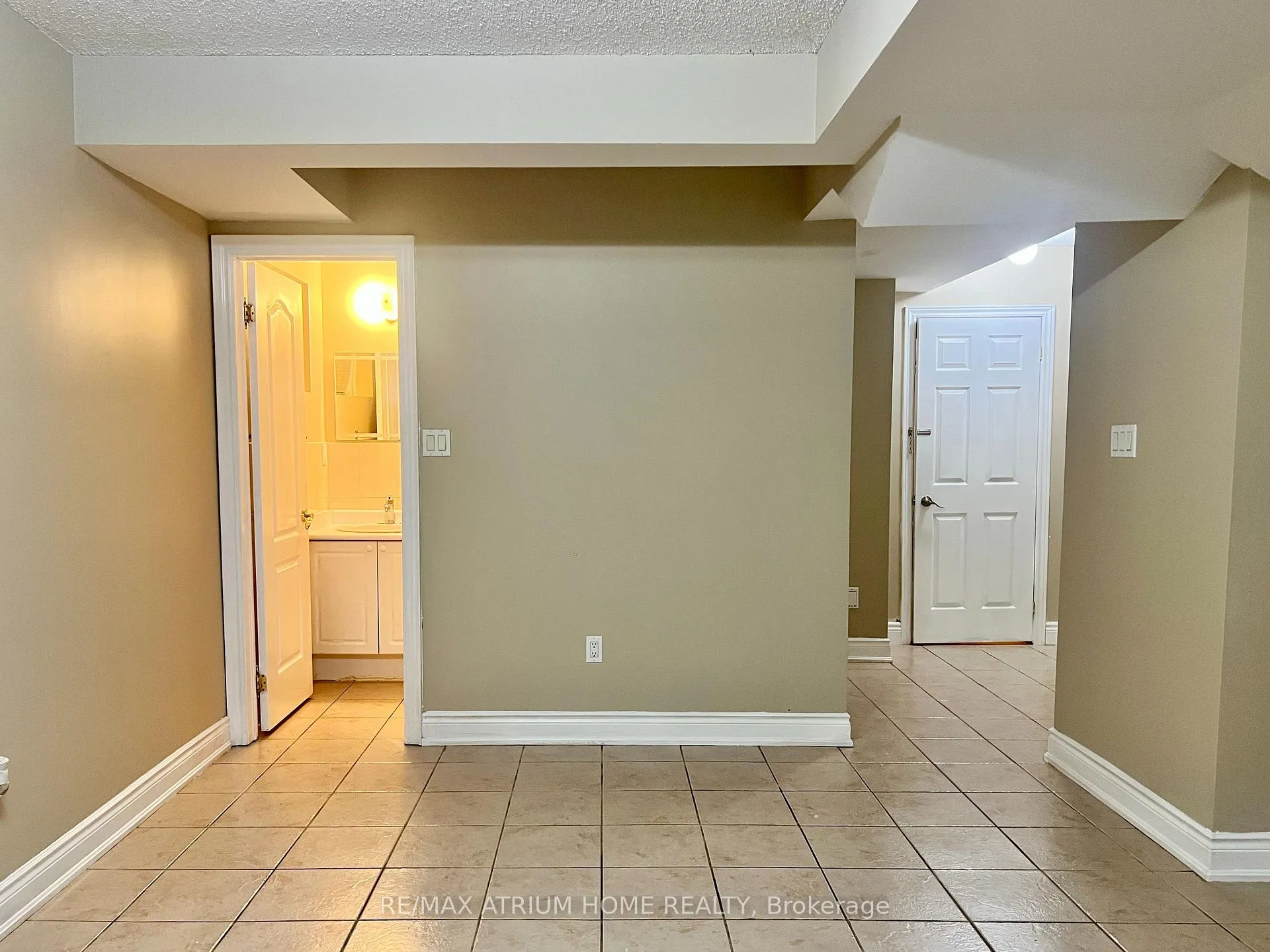 Photo 8 of Unit Bsmt, 14 Chimenti Crescent, Markham, Unionville — HOMEH
