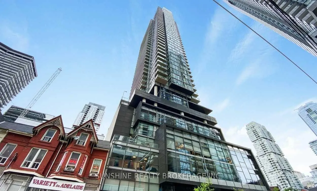 Front of Unit 2304, 290 Adelaide Street W