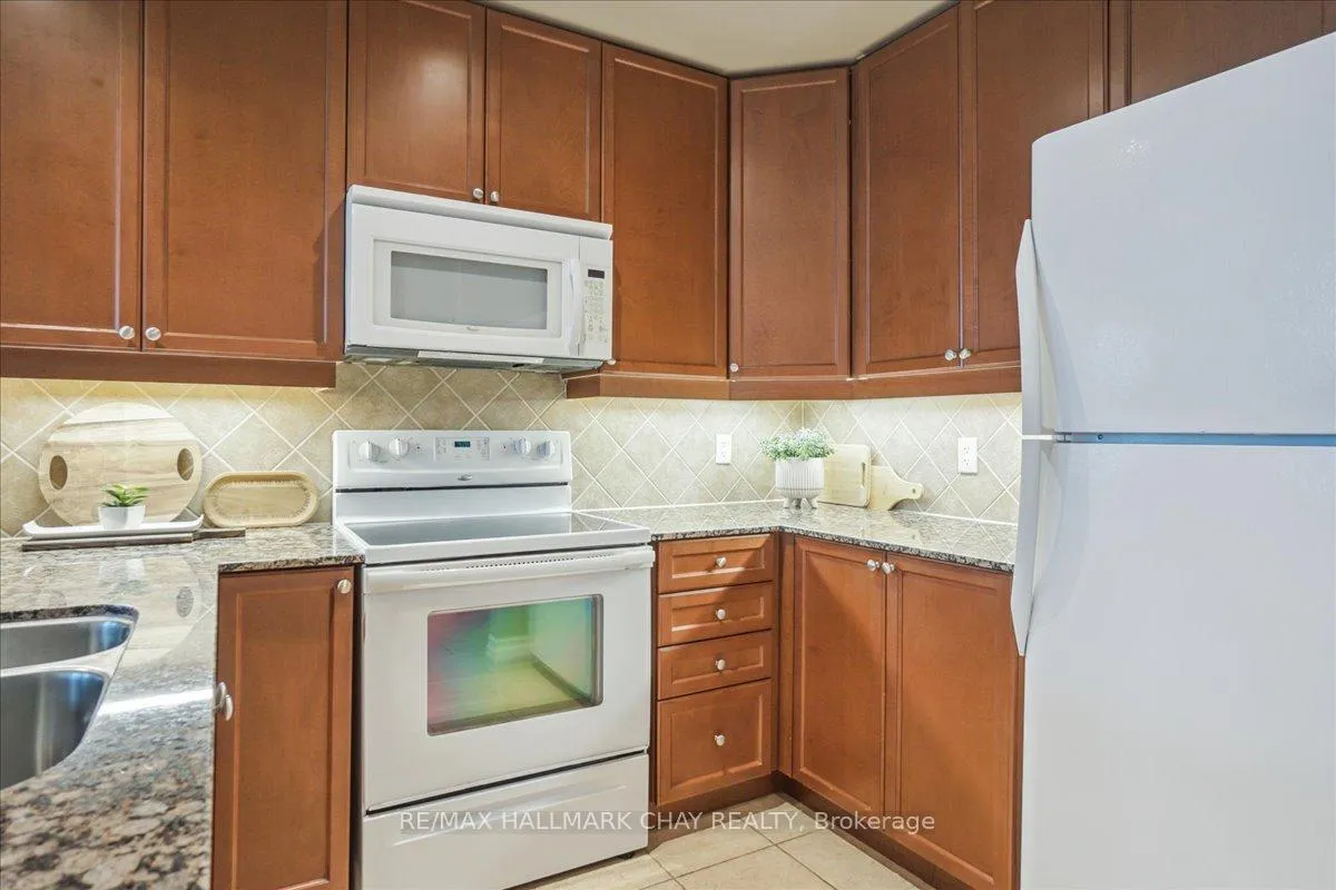 Photo 14 of Unit 703, 33 Ellen Street, Barrie, Lakeshore — HOMEH