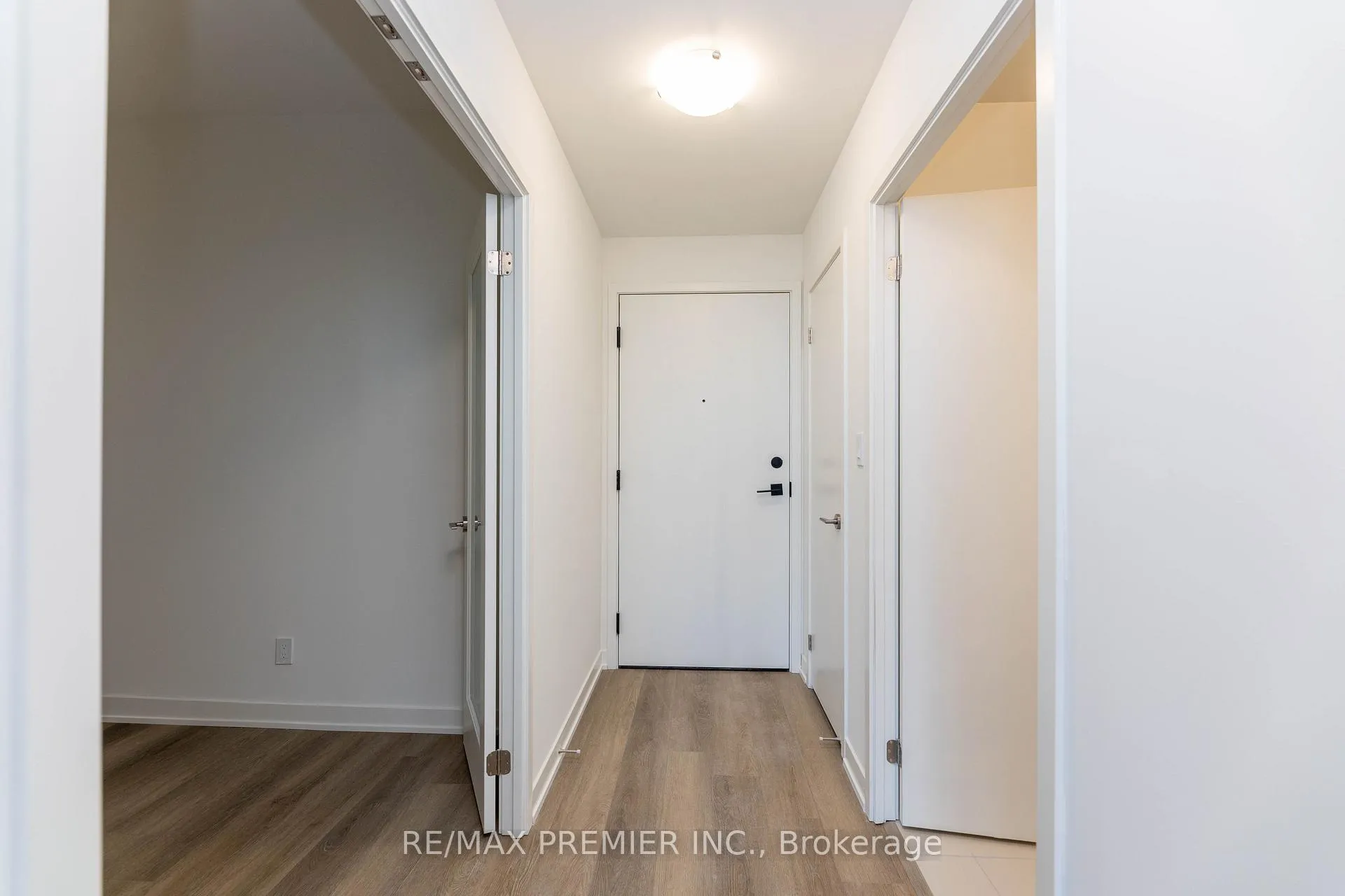 Photo 2 of Unit 708, 292 Verdale Crossing, Markham, Unionville — HOMEH