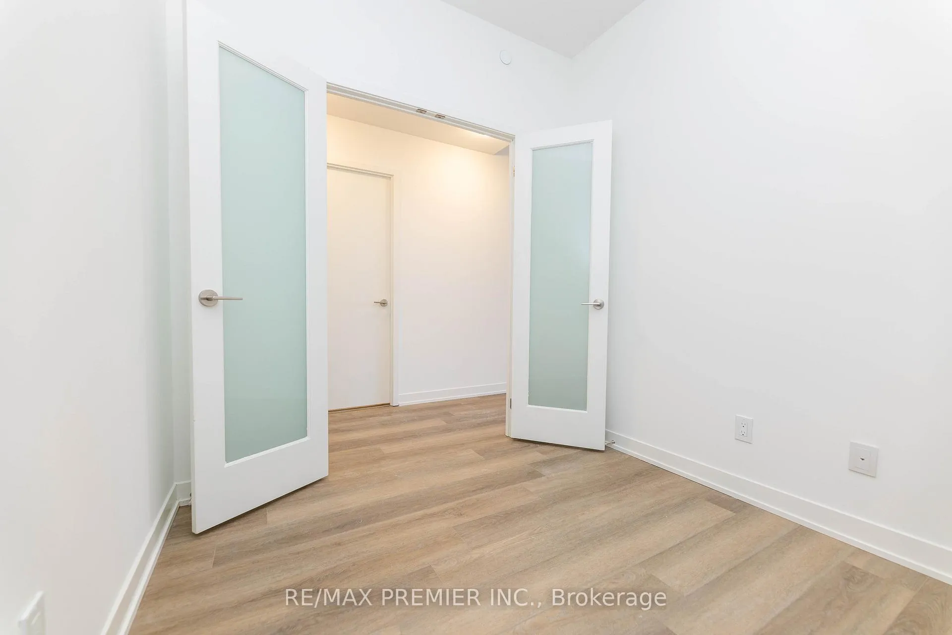 Photo 5 of Unit 708, 292 Verdale Crossing, Markham, Unionville — HOMEH
