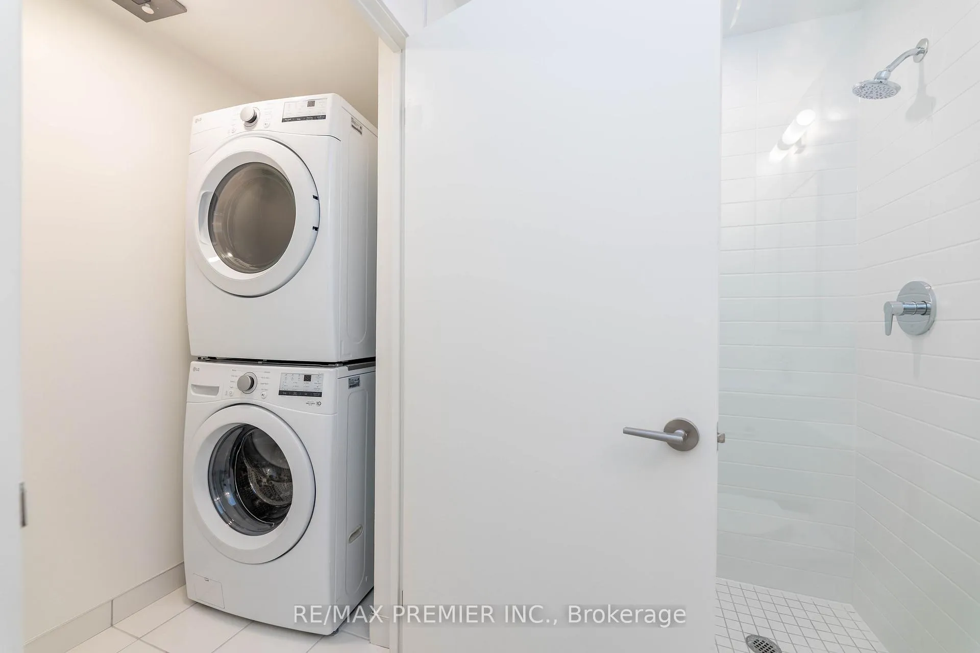 Photo 7 of Unit 708, 292 Verdale Crossing, Markham, Unionville — HOMEH