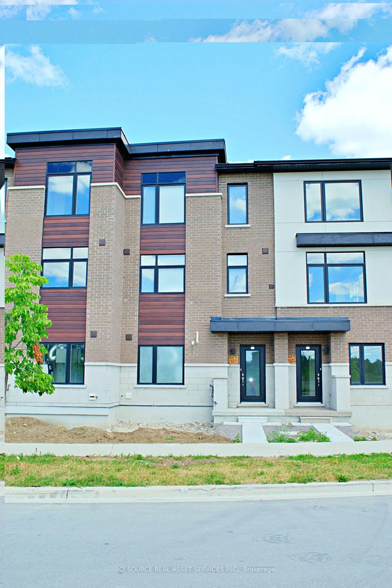 Photo 1 of Unit 702, 1695 Dersan Street, Pickering, Duffin Heights — HOMEH