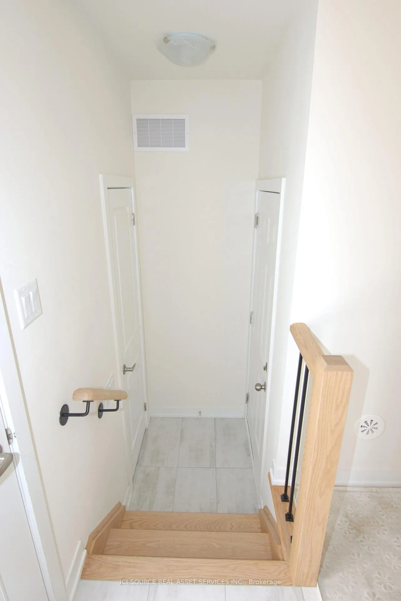 Photo 3 of Unit 702, 1695 Dersan Street, Pickering, Duffin Heights — HOMEH