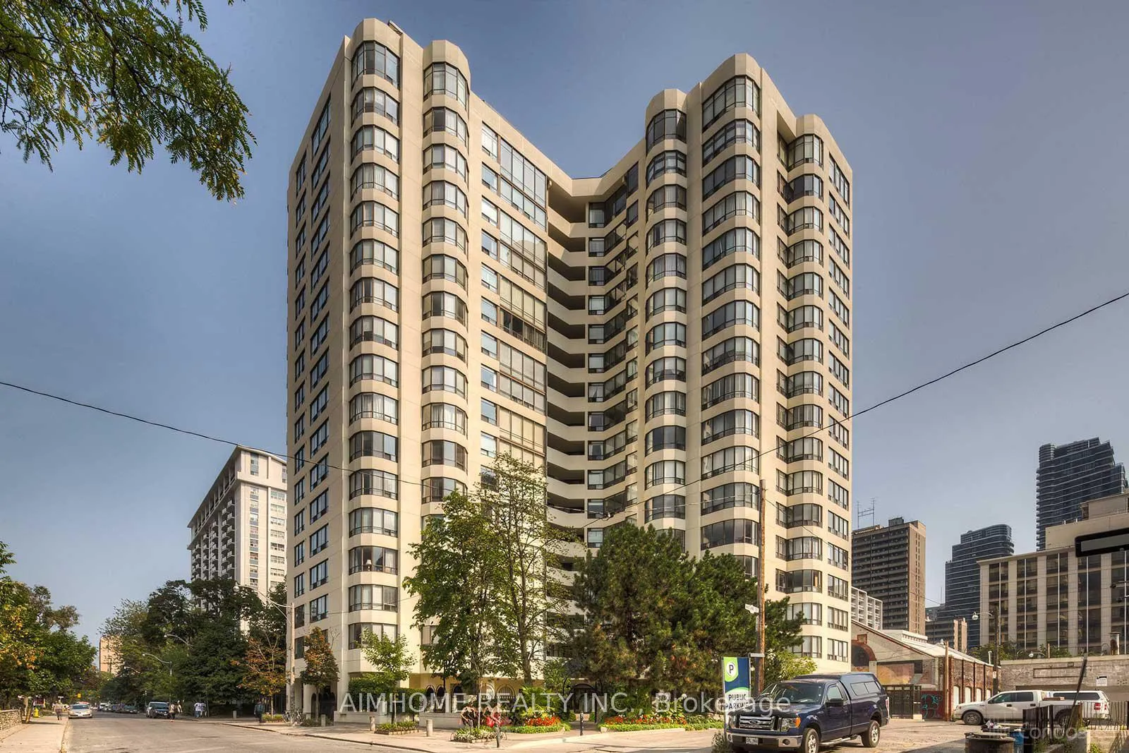 Front of Unit 812, 25 Maitland Street