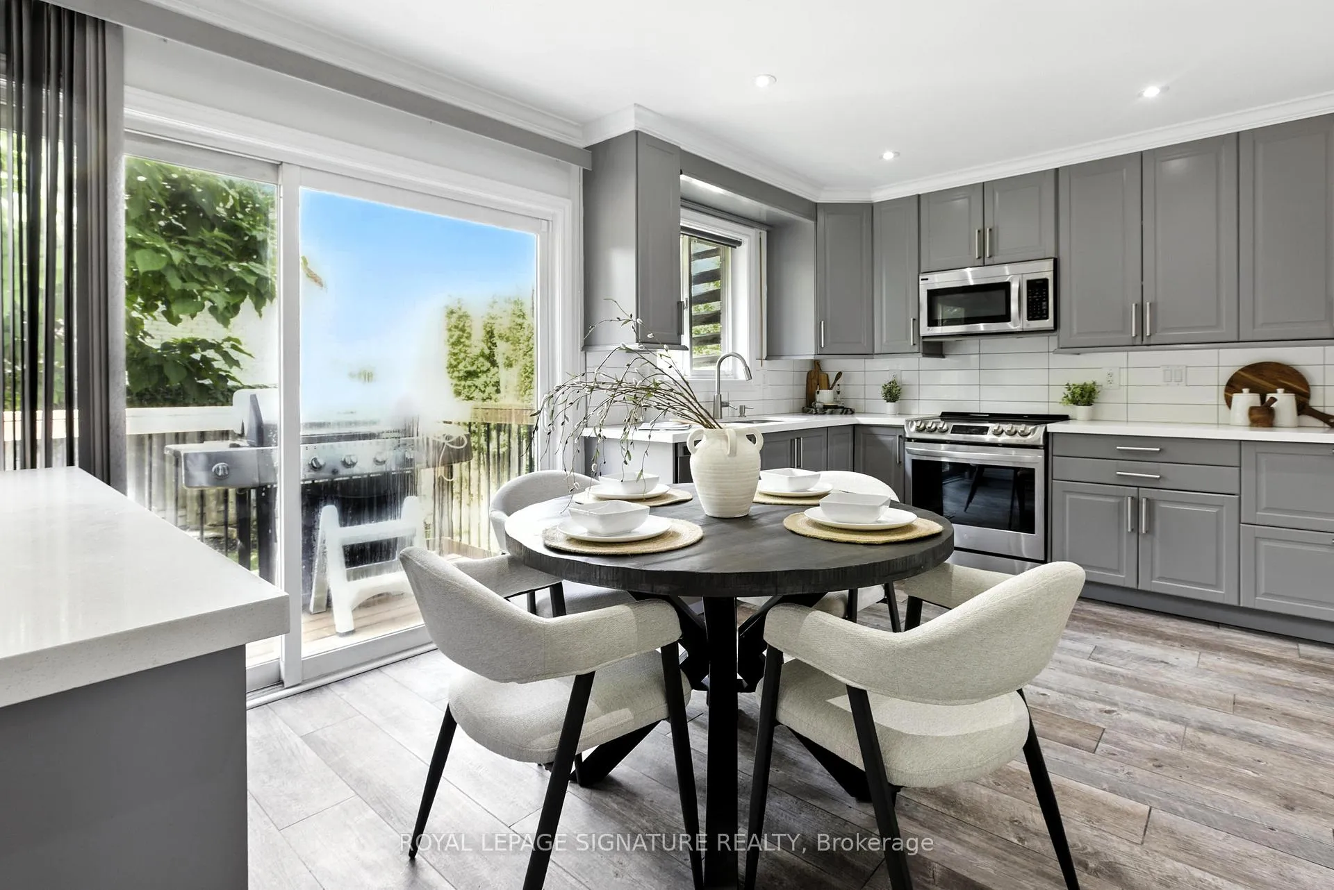 Photo 8 of Unit Main, 20 Pacific Avenue, Barrie, Little Lake — HOMEH