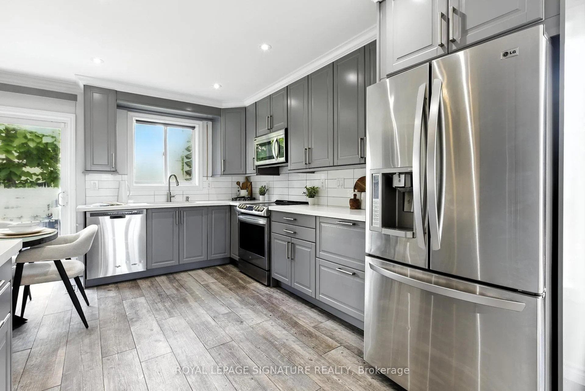 Photo 11 of Unit Main, 20 Pacific Avenue, Barrie, Little Lake — HOMEH
